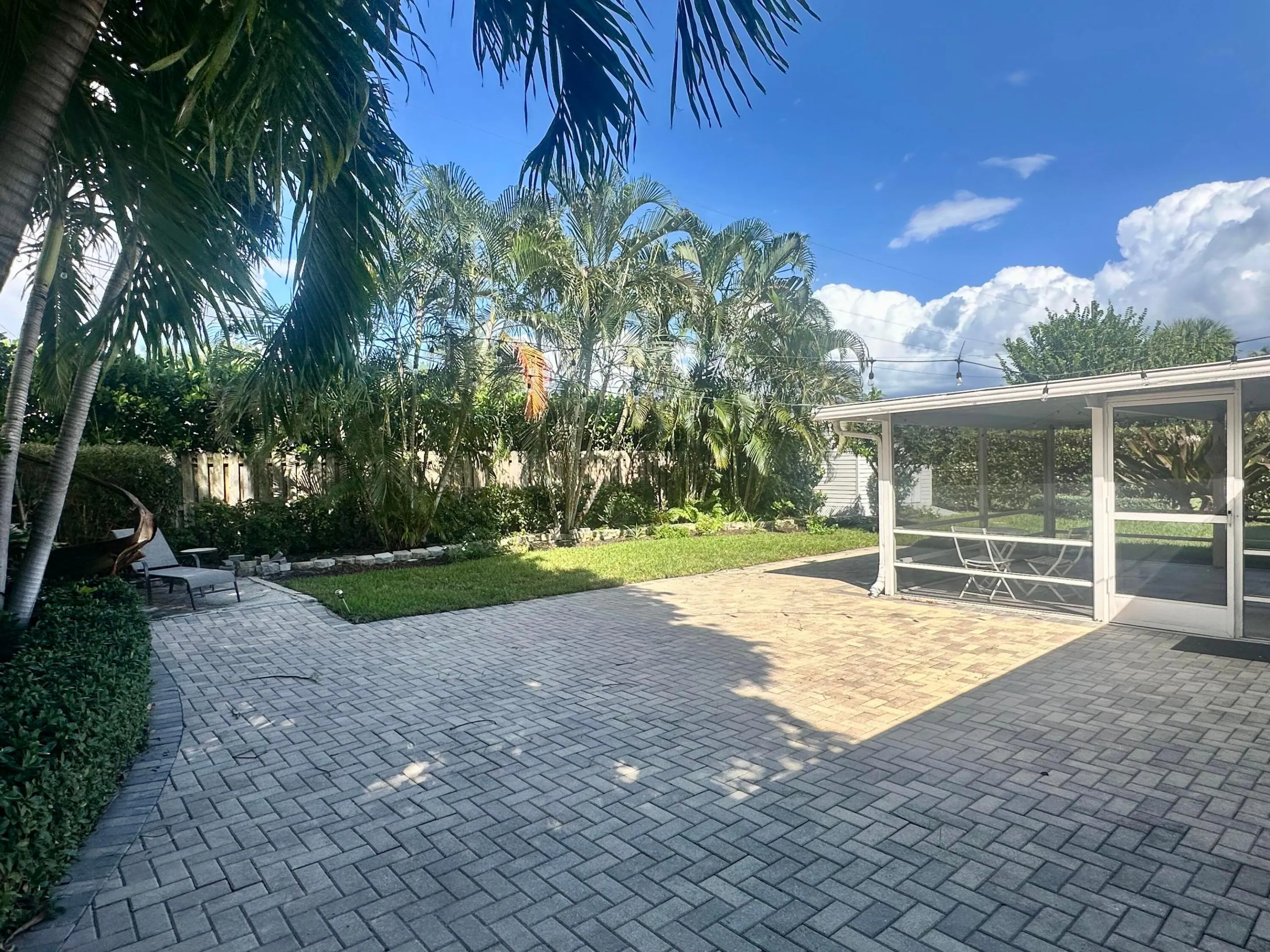 1083 SW 25th Place