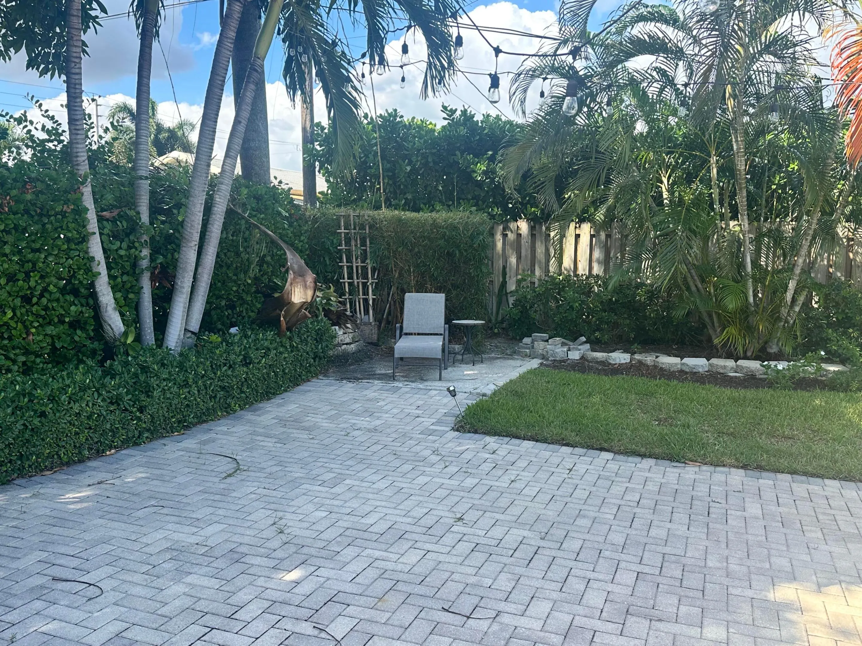 1083 SW 25th Place