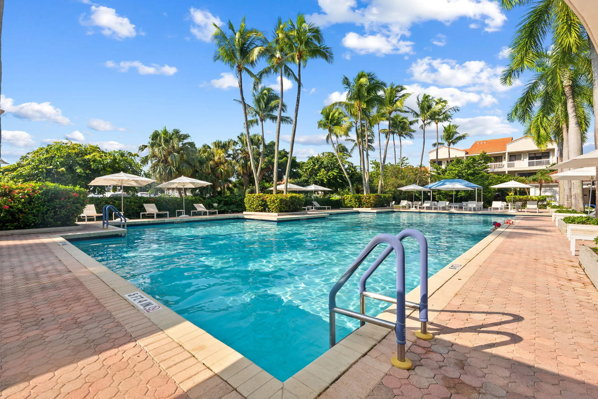 3602 YACHT CLUB Drive #401