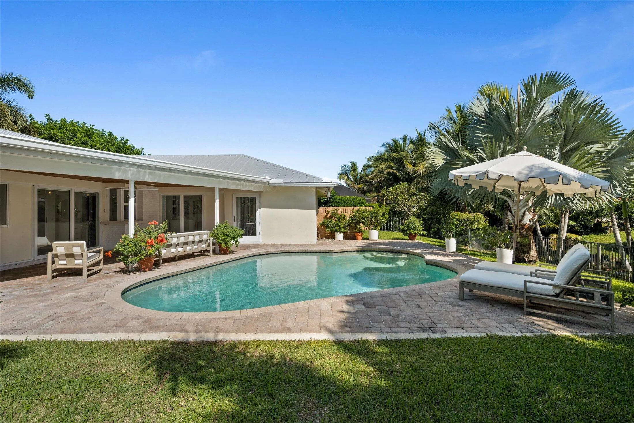 336 NW 11TH Avenue