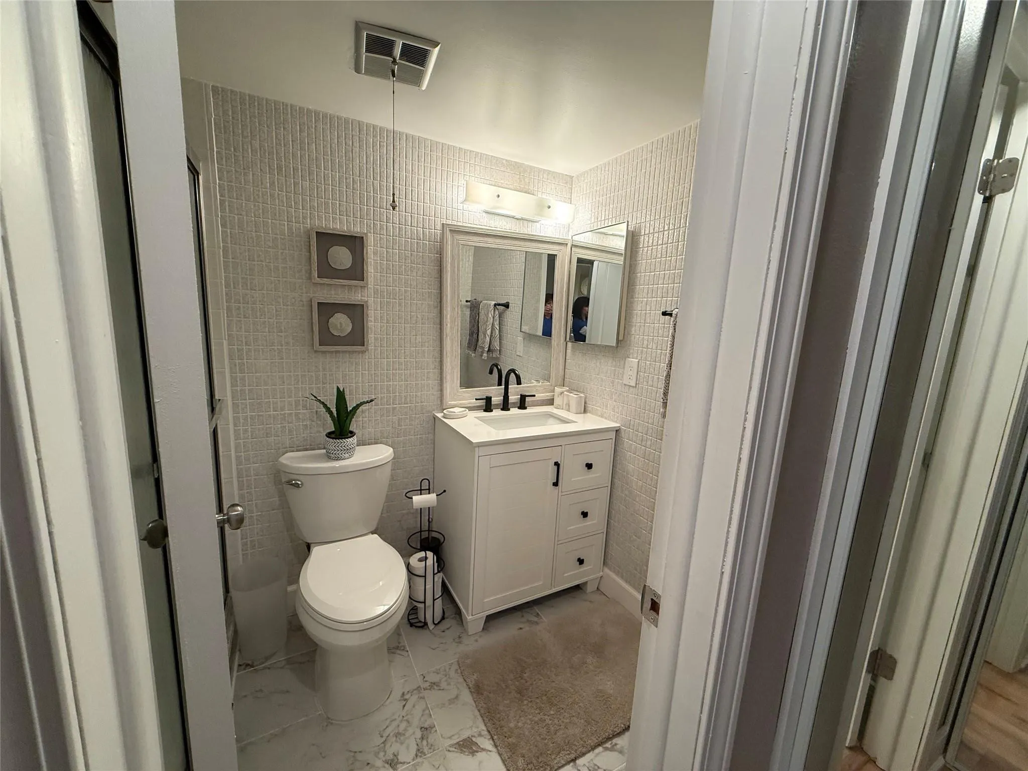 22 ABBEY Lane #205