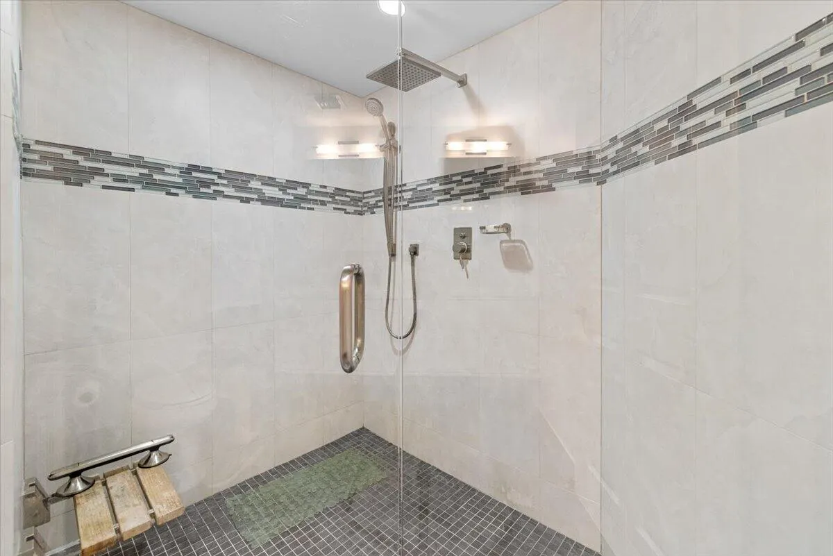 7507 LA PAZ Boulevard #104