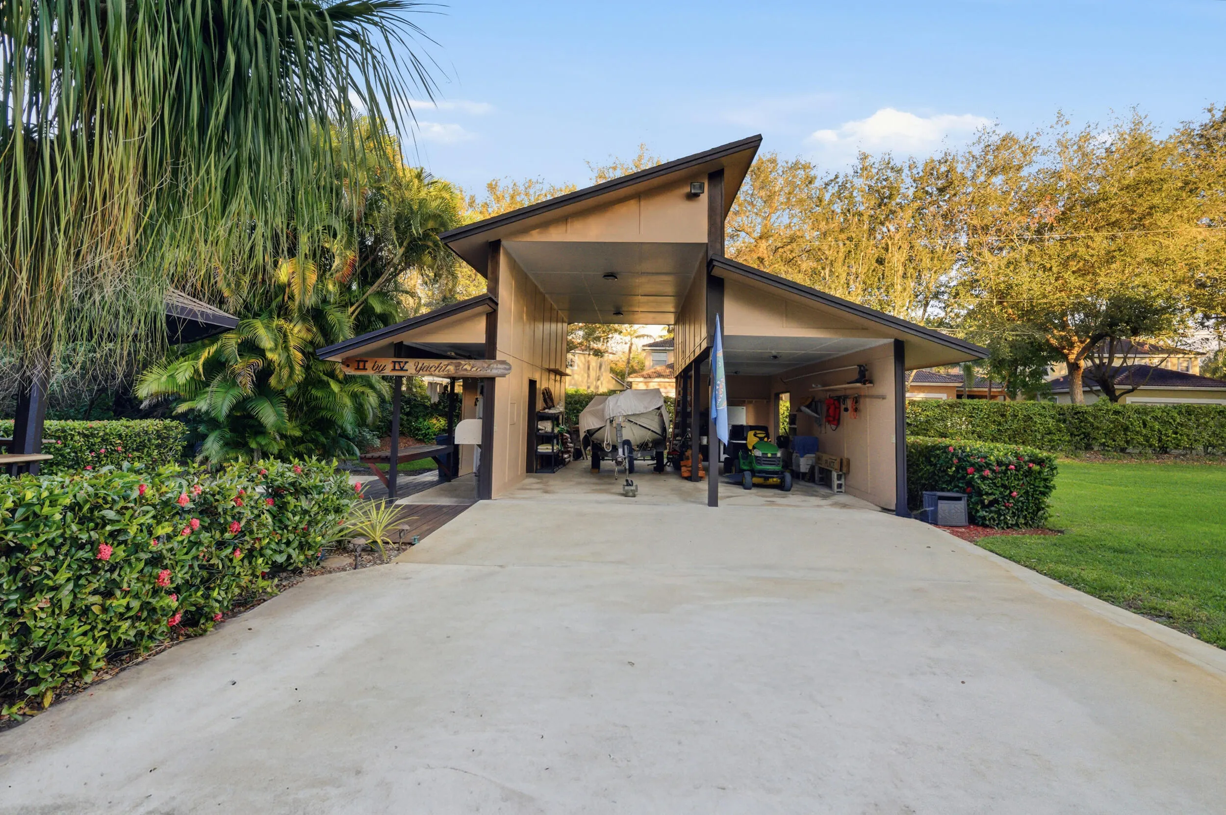 4838 CHARLTON Way