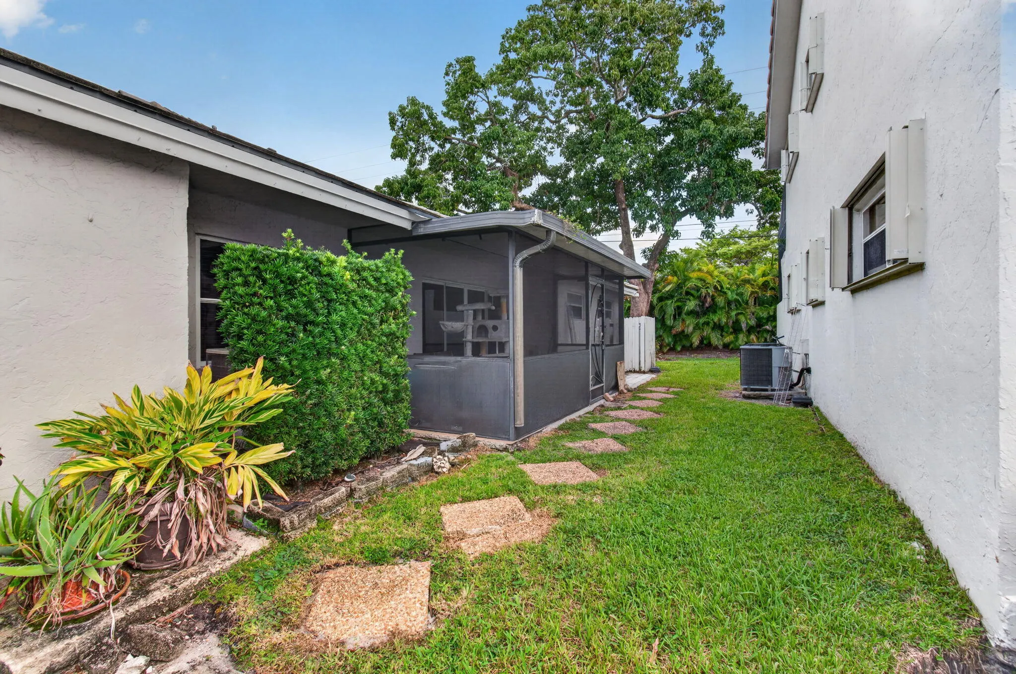 7420 CHAMPAGNE Place