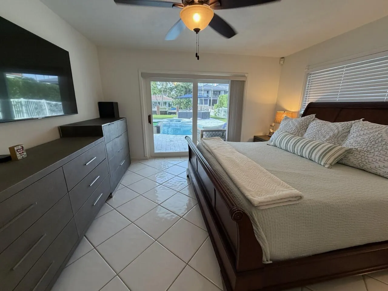 827 NE 33RD Street