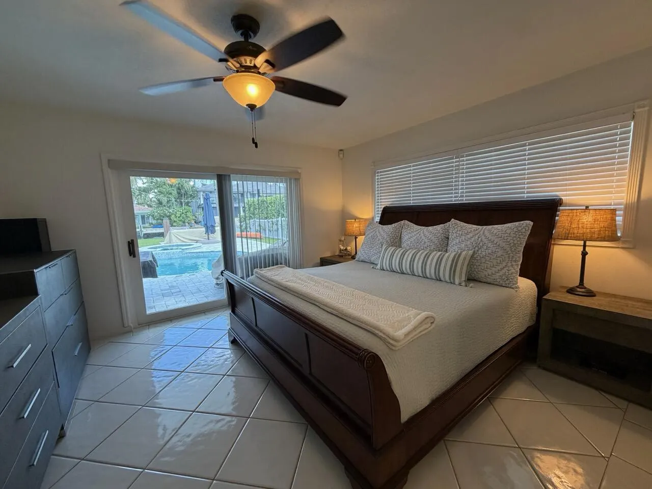 827 NE 33RD Street