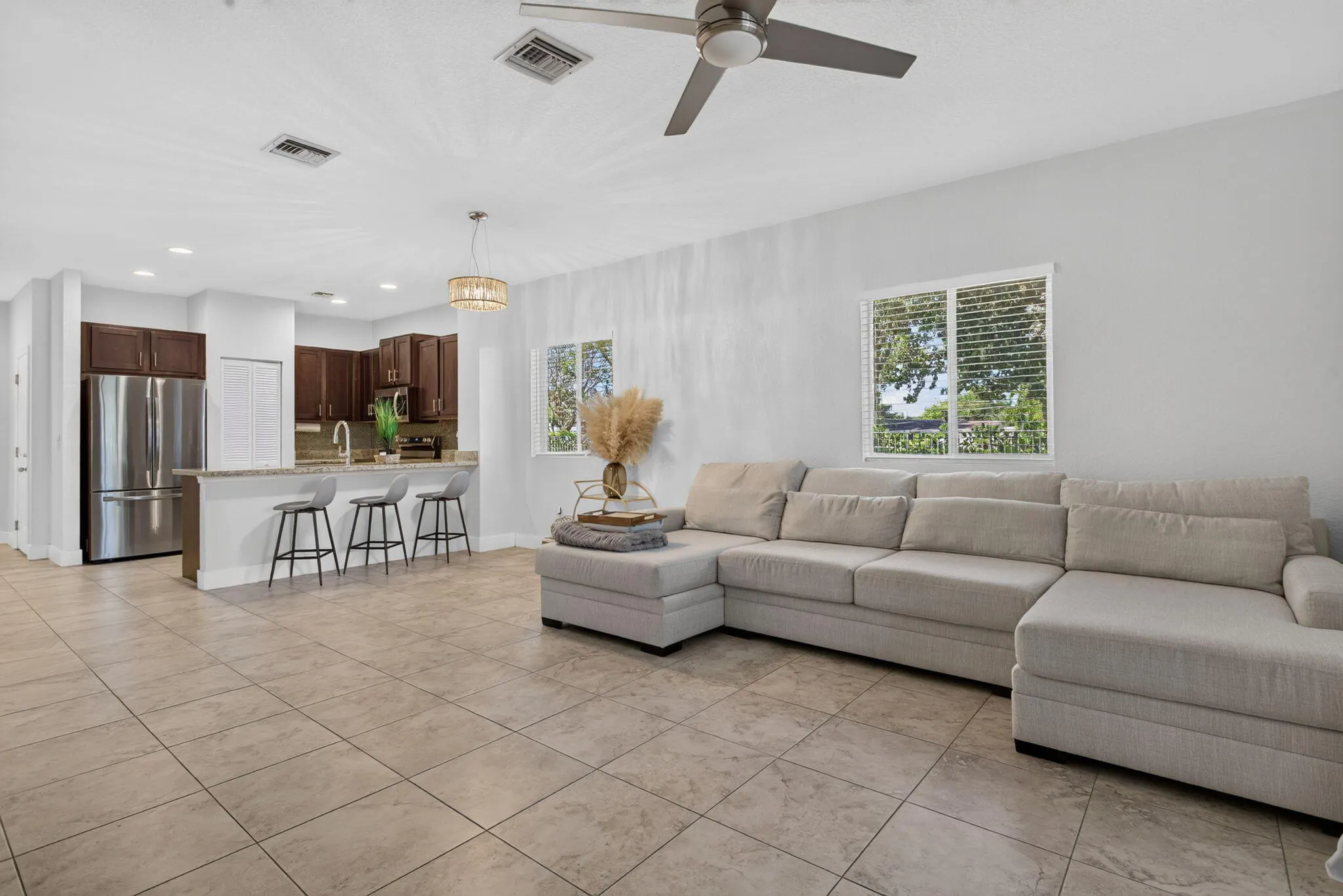305 NE 47TH Place #305