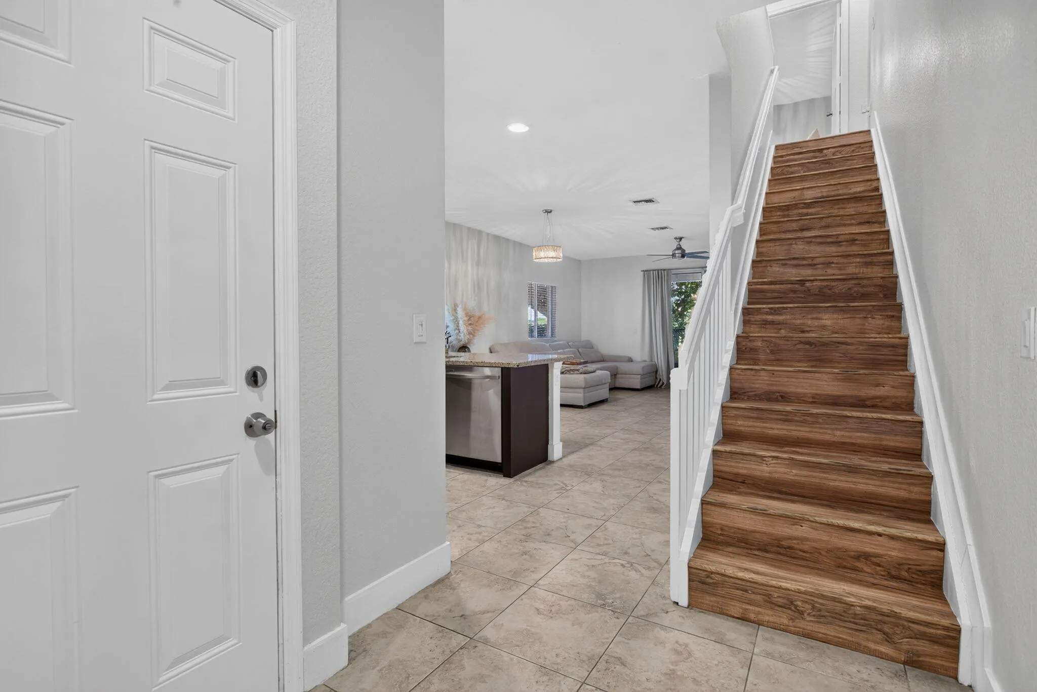 305 NE 47TH Place #305