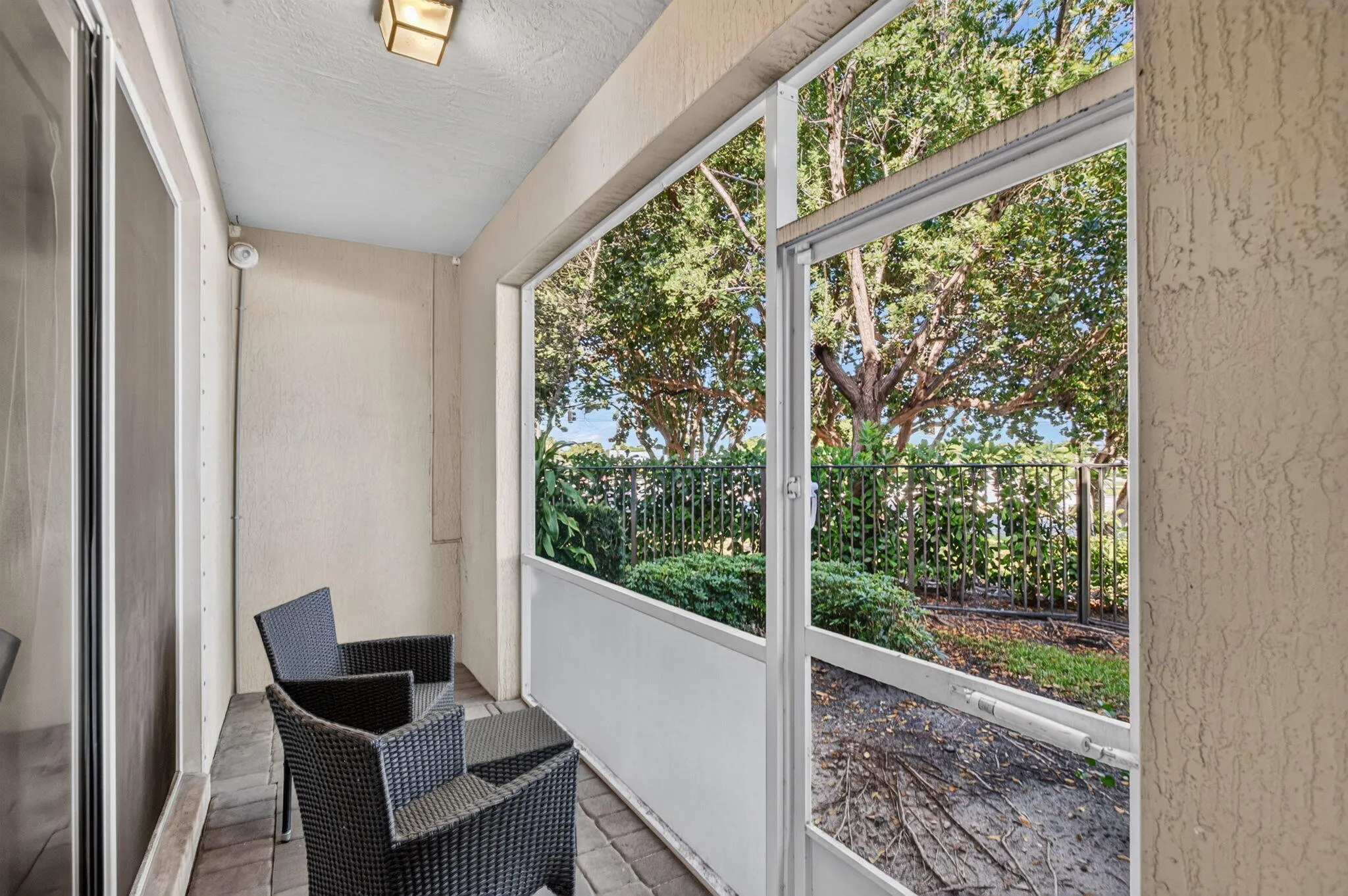 305 NE 47TH Place #305