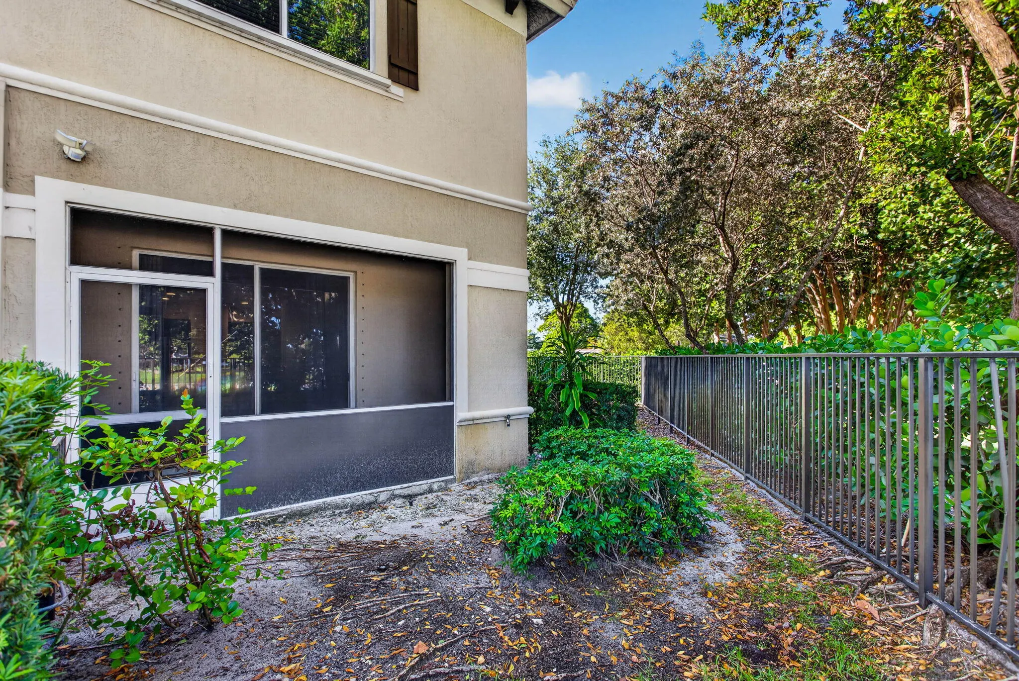 305 NE 47TH Place #305