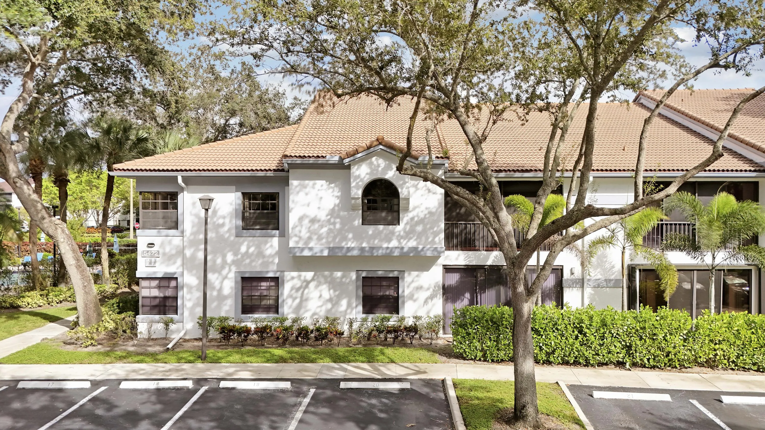 5422 Venetia Court #E