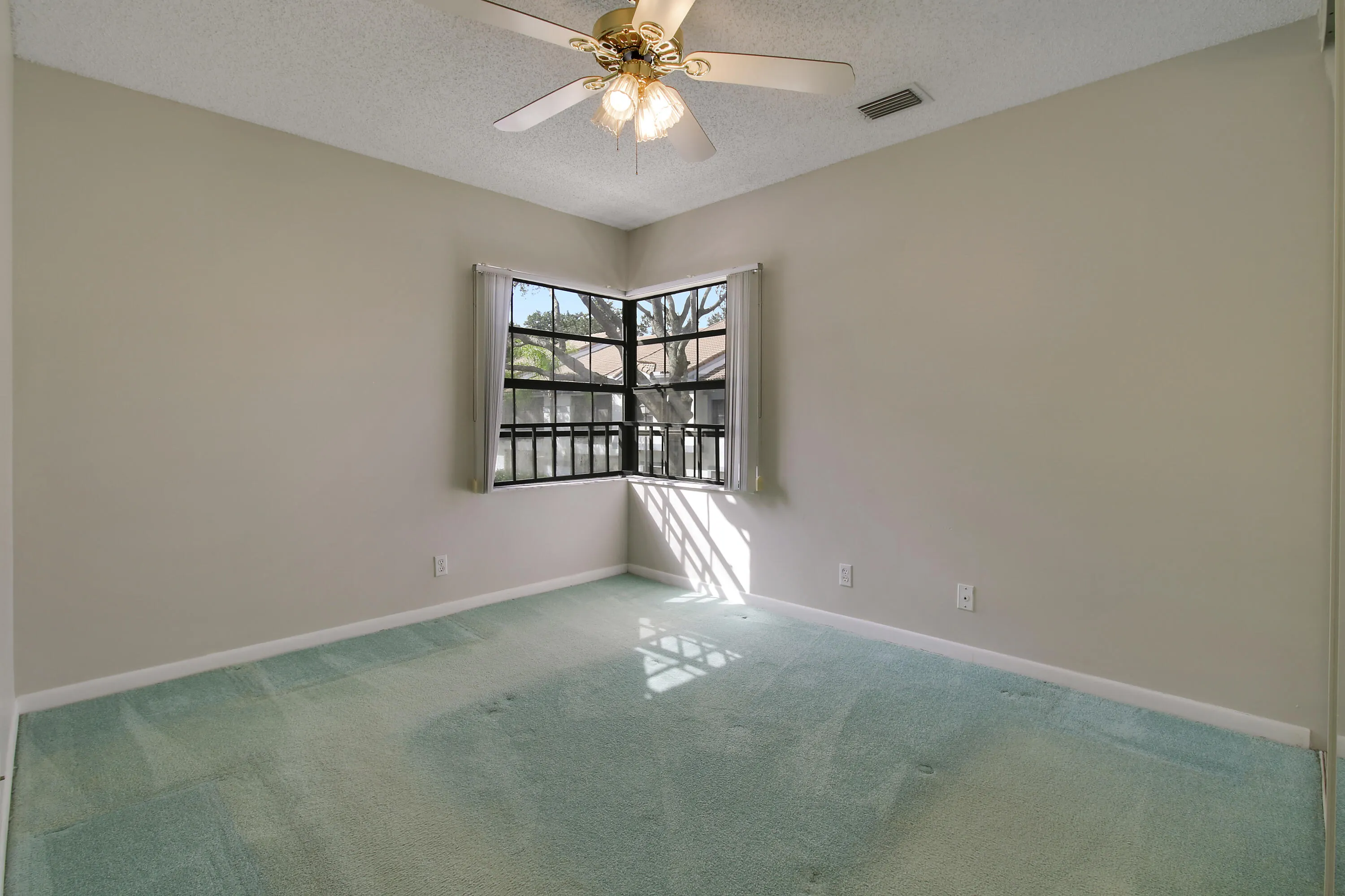 5422 Venetia Court #E