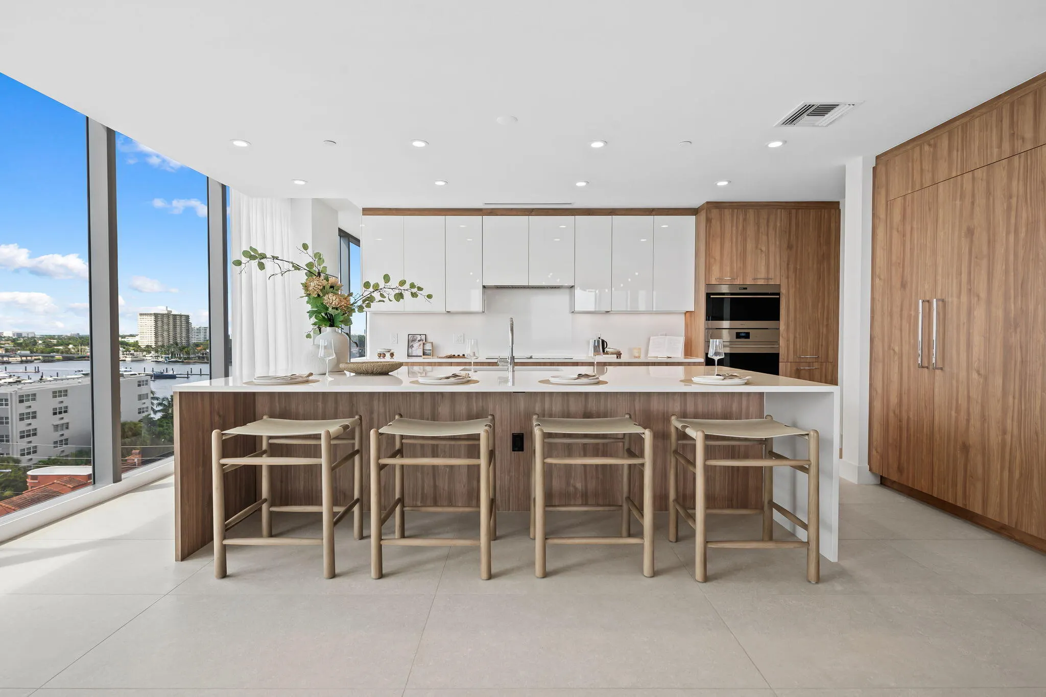 153 N Seabreeze Blvd #602