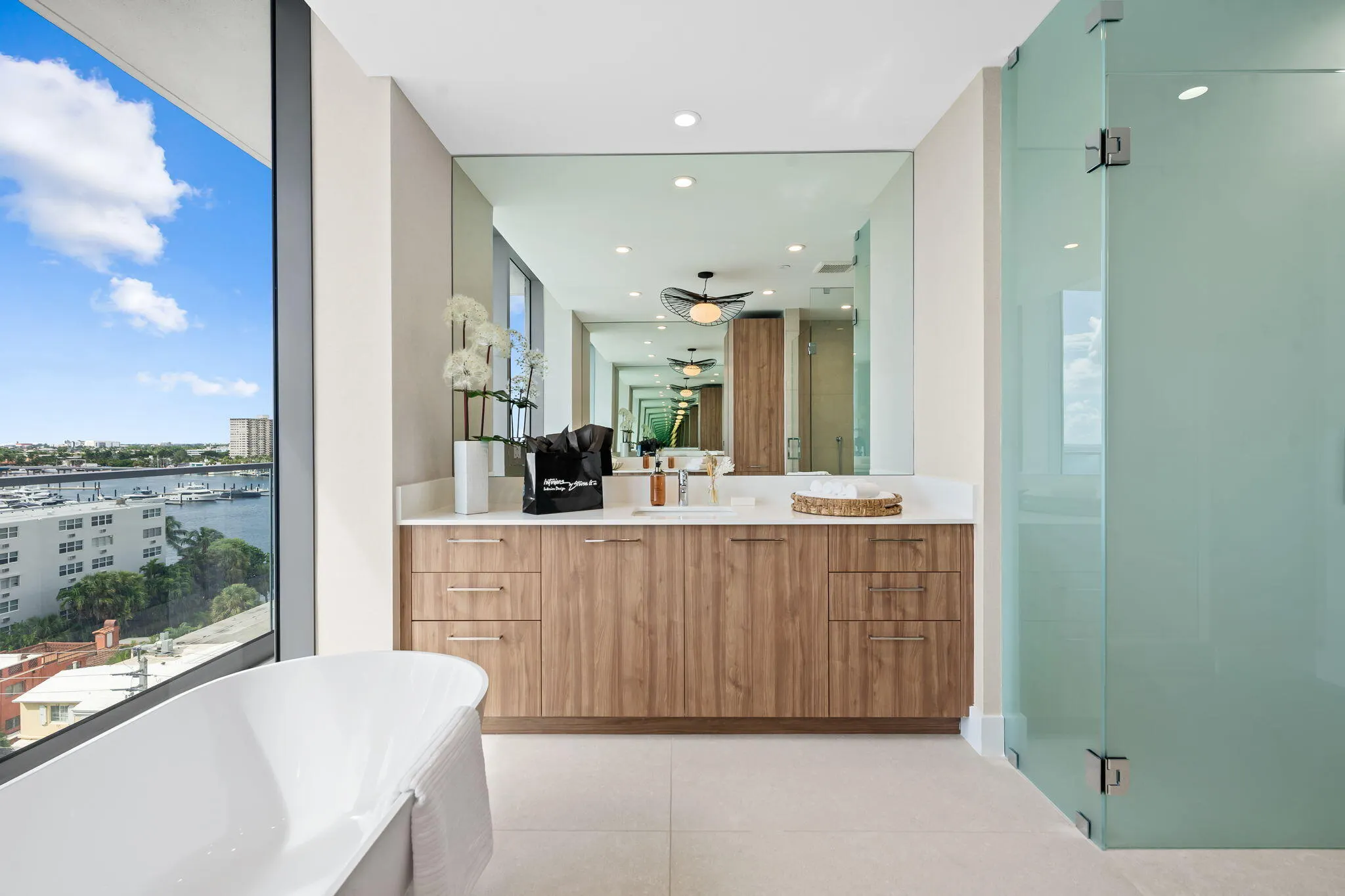 153 N Seabreeze Blvd #602