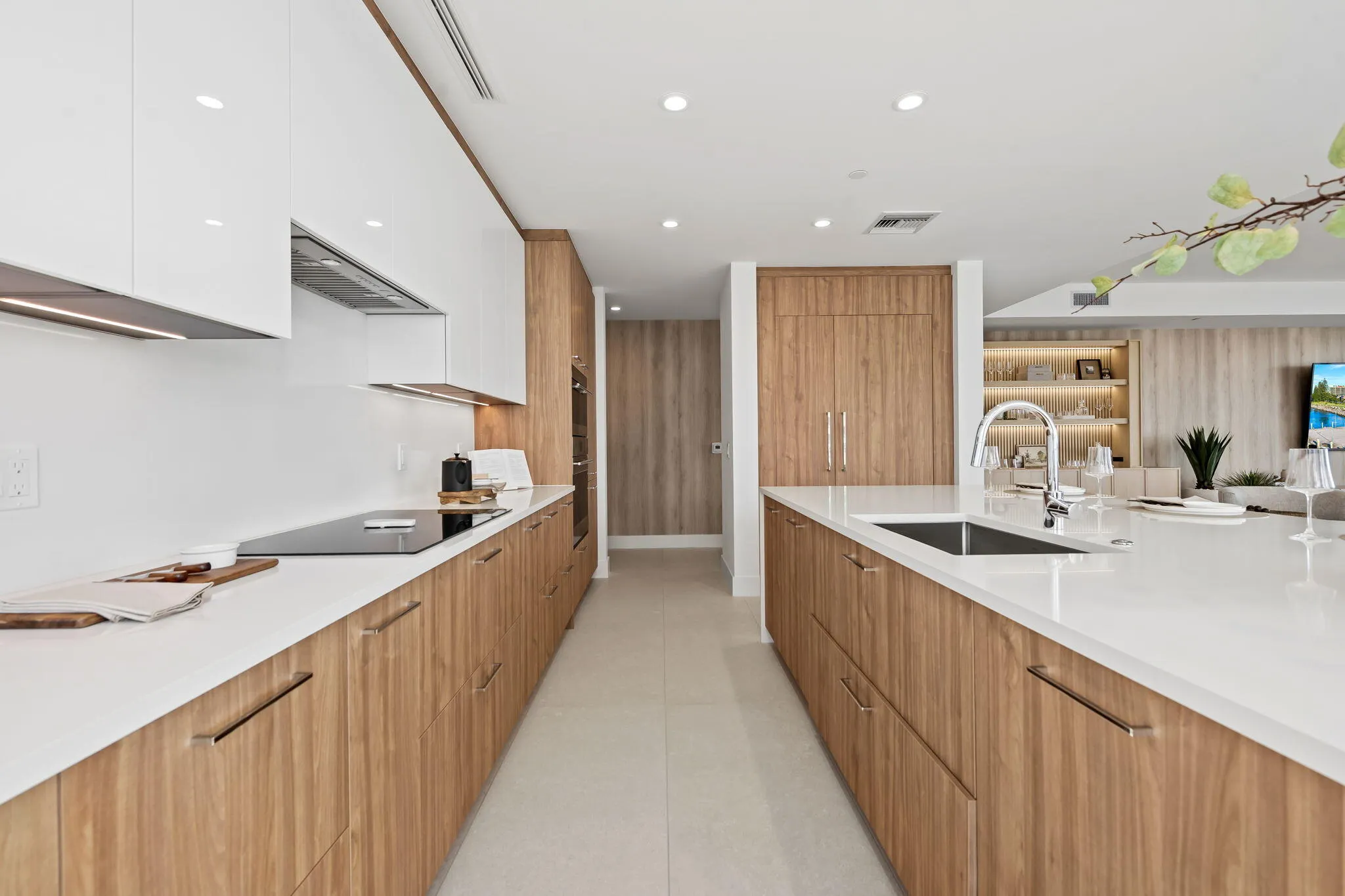 153 N Seabreeze Blvd #602