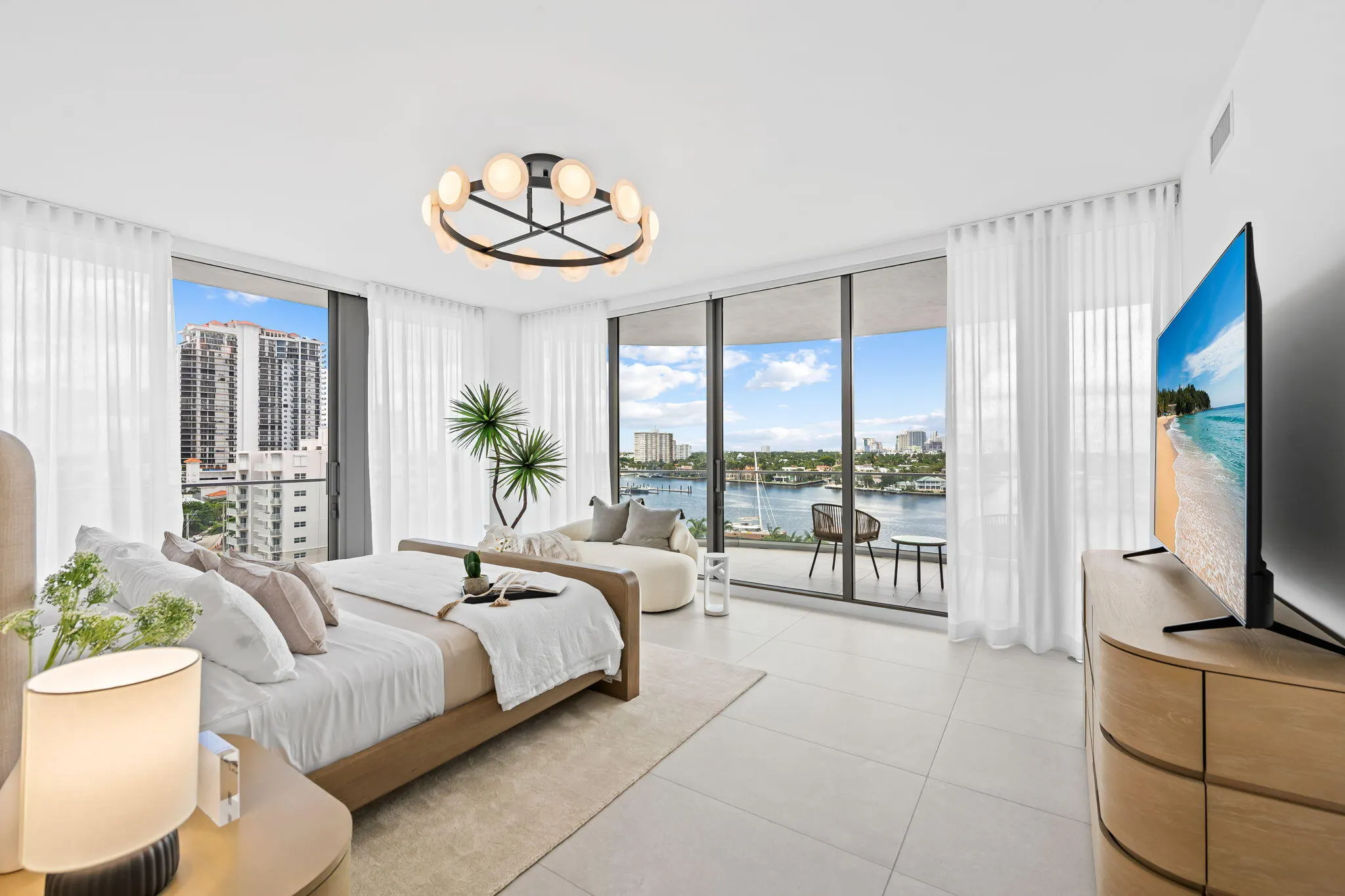 153 N Seabreeze Blvd #602