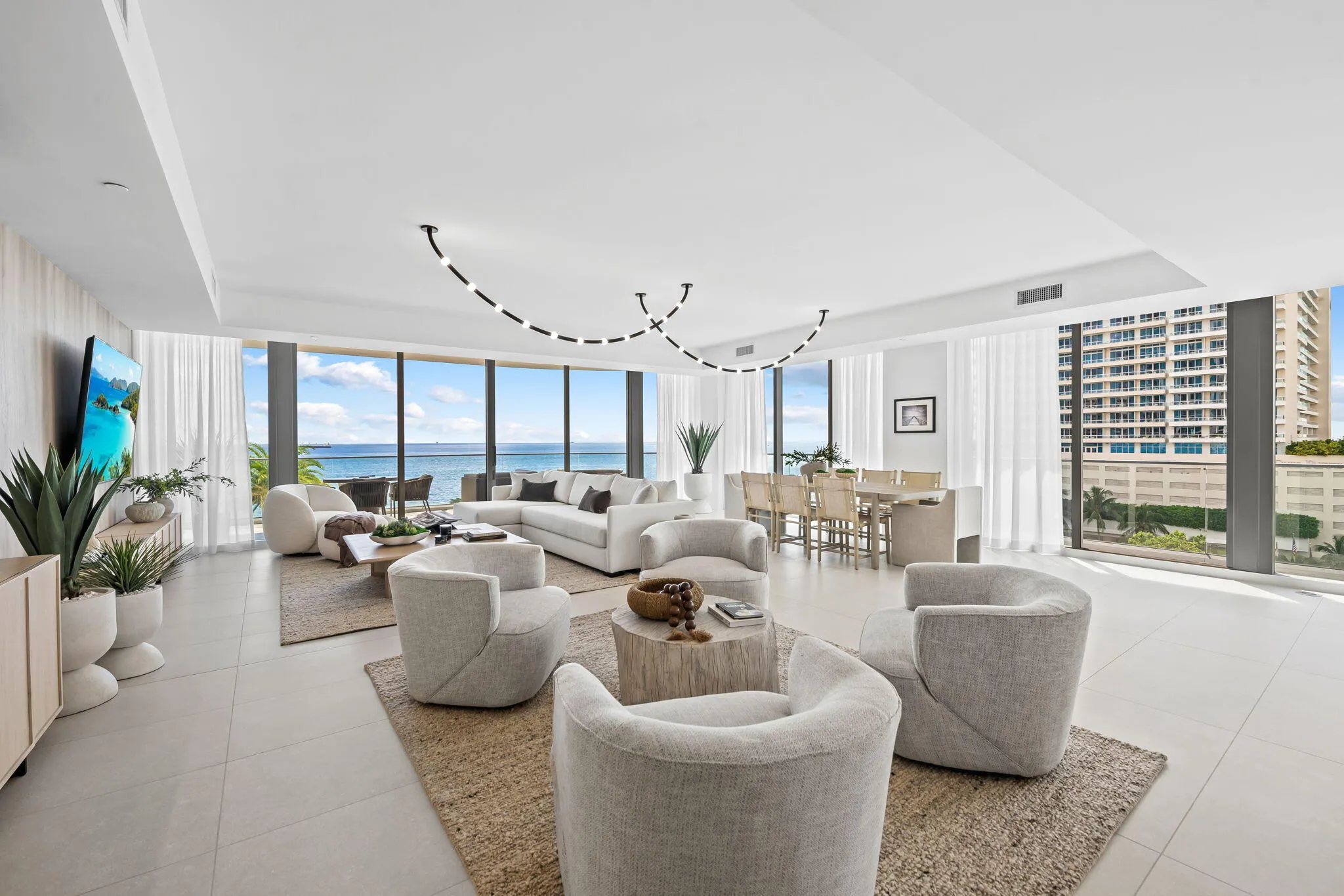 153 N Seabreeze Blvd #602