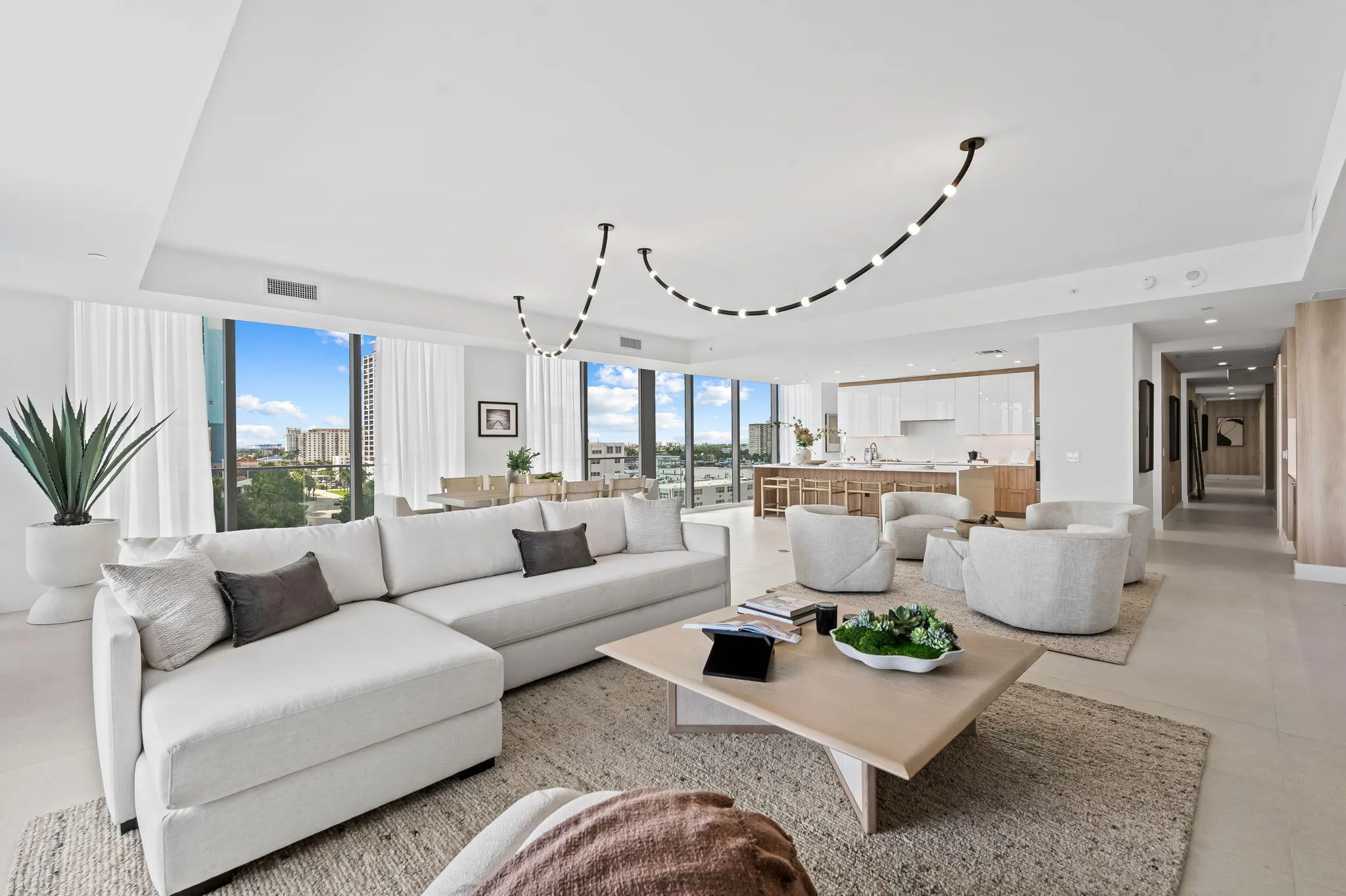 153 N Seabreeze Blvd #602