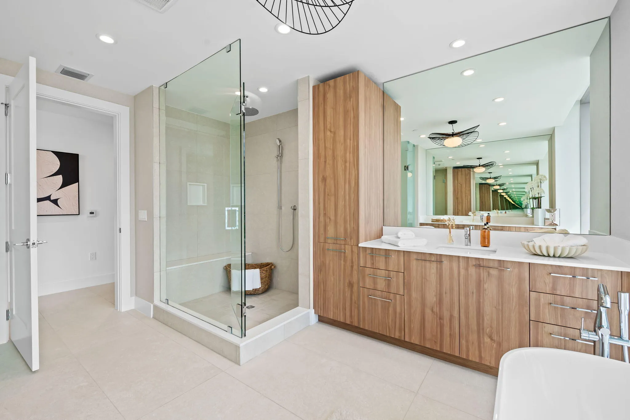 153 N Seabreeze Blvd #602