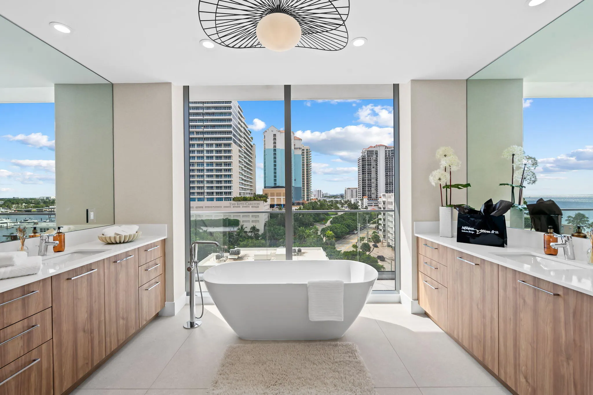 153 N Seabreeze Blvd #602