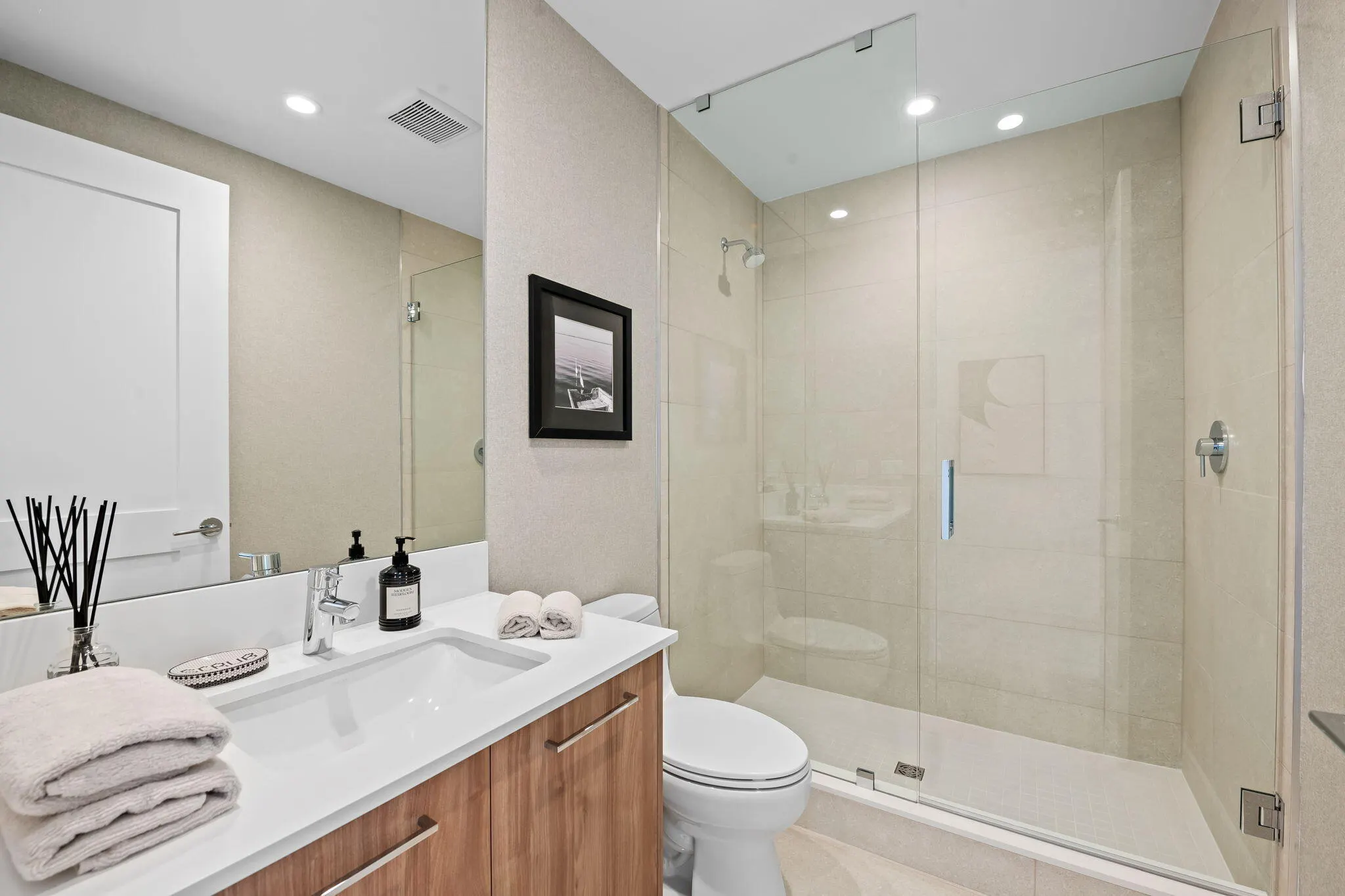153 N Seabreeze Blvd #602