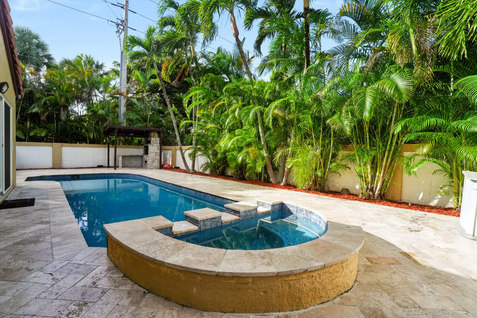 4387 NW 1ST Drive
