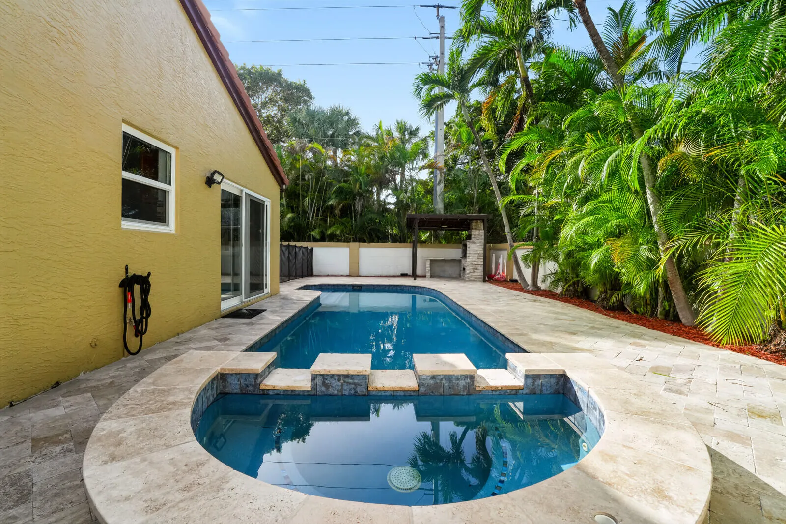 4387 NW 1ST Drive