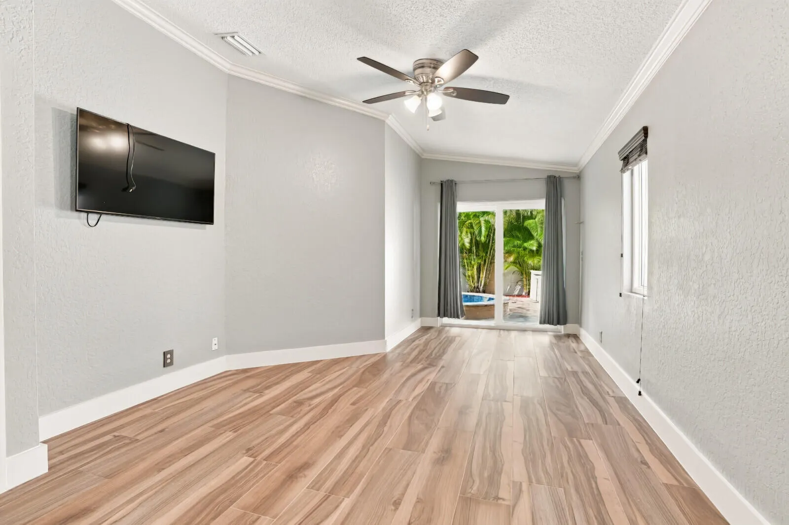 4387 NW 1ST Drive