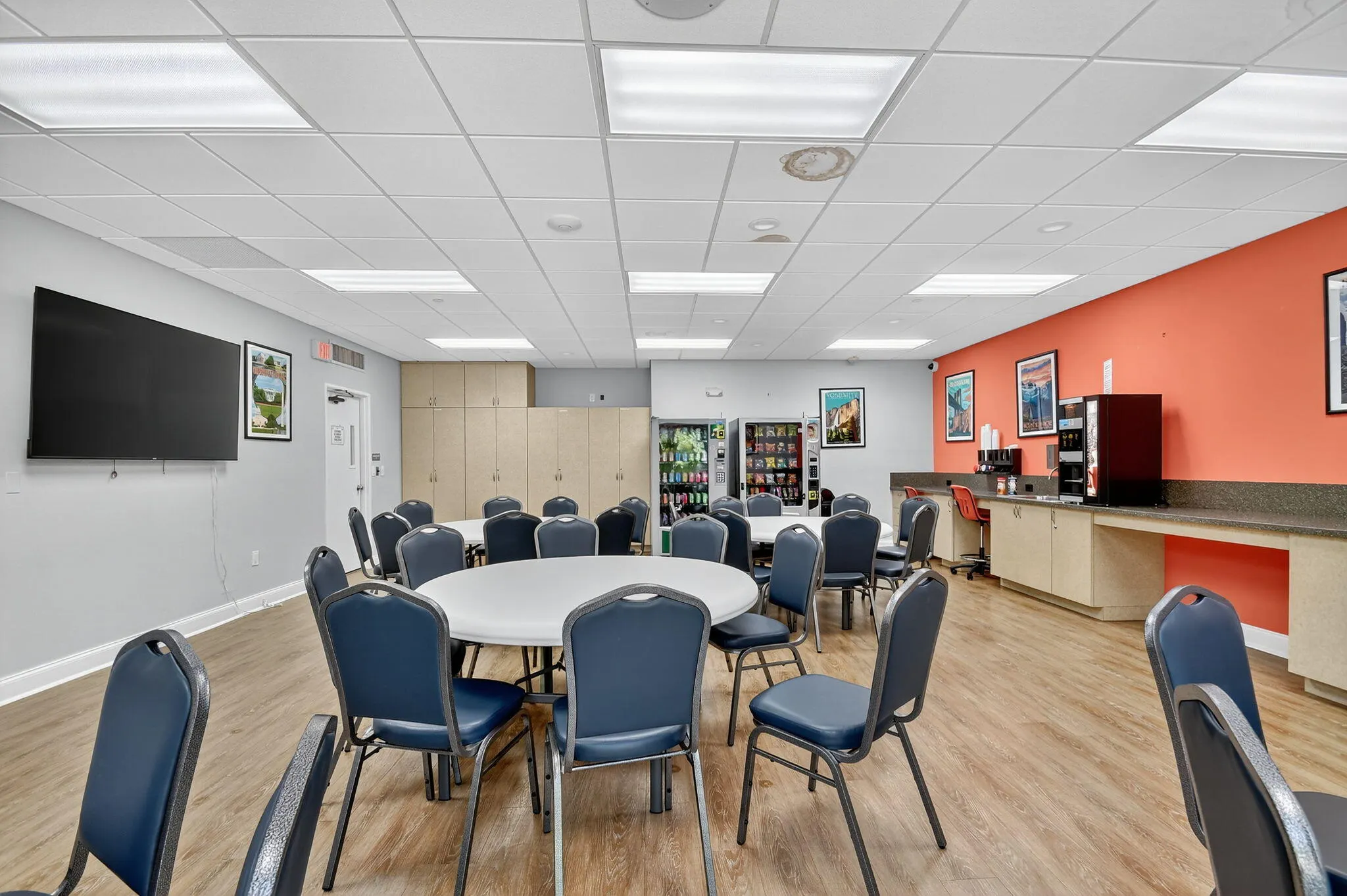 7260 KINGHURST Drive #404