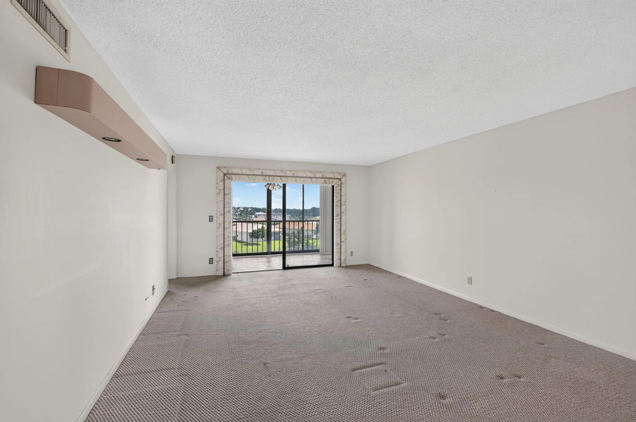 7260 KINGHURST Drive #404