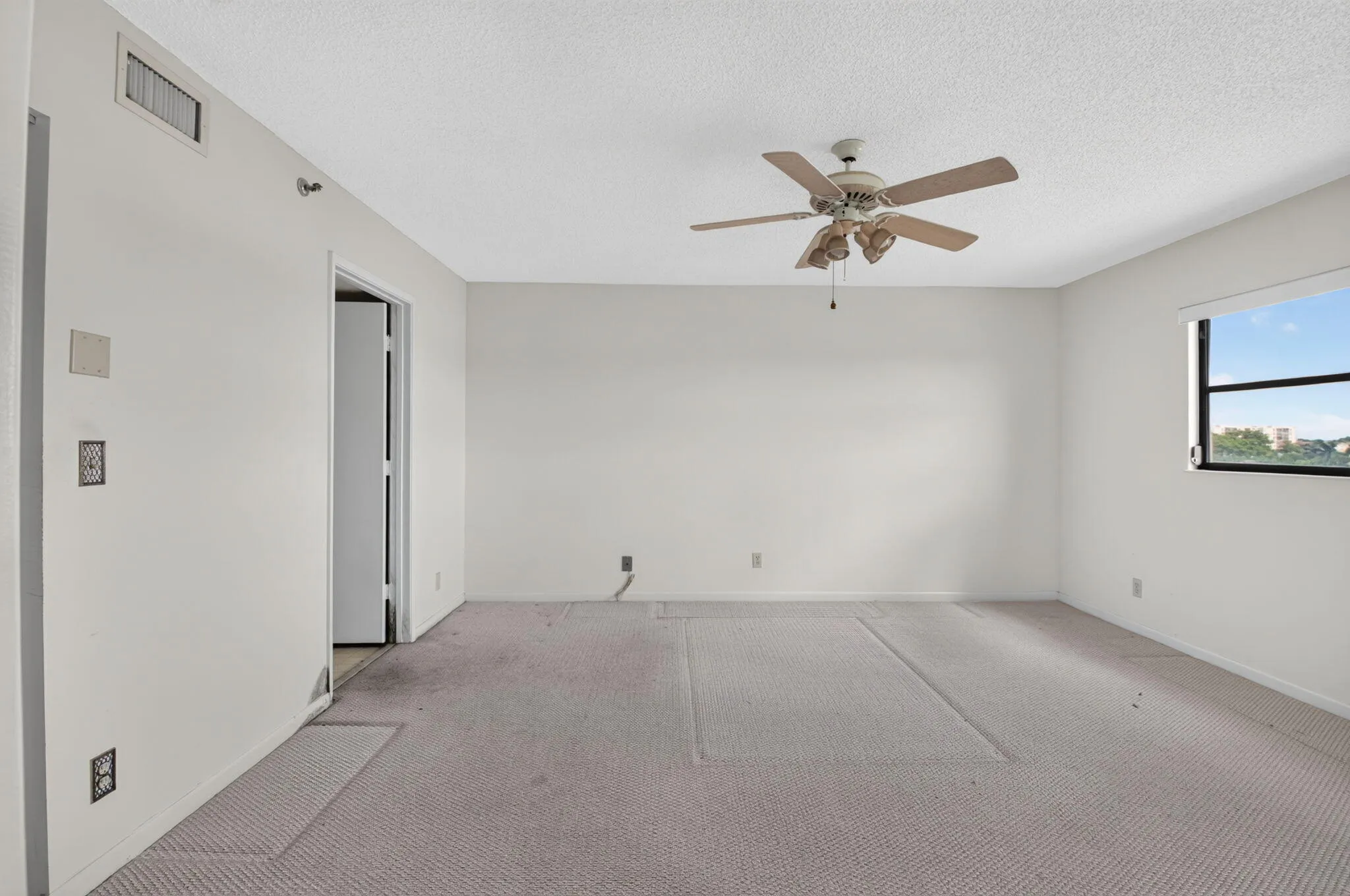 7260 KINGHURST Drive #404
