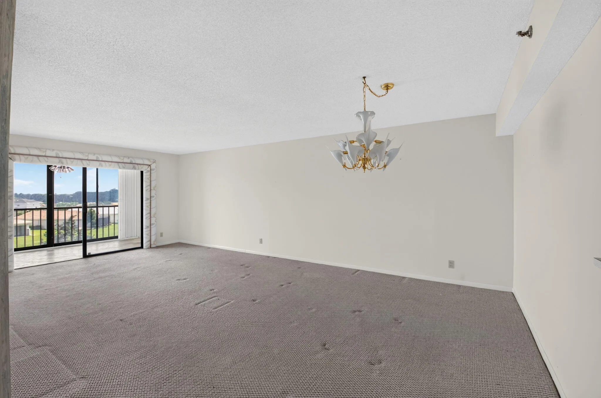 7260 KINGHURST Drive #404