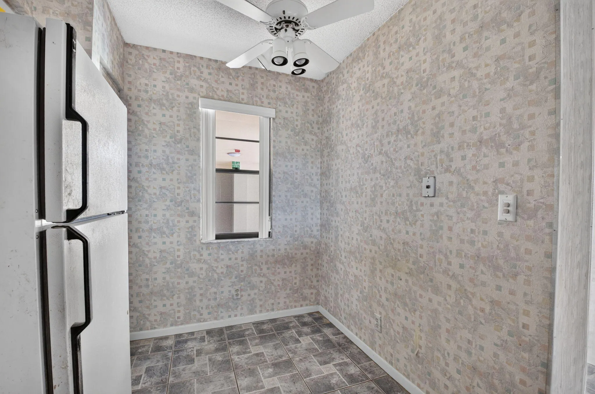 7260 KINGHURST Drive #404