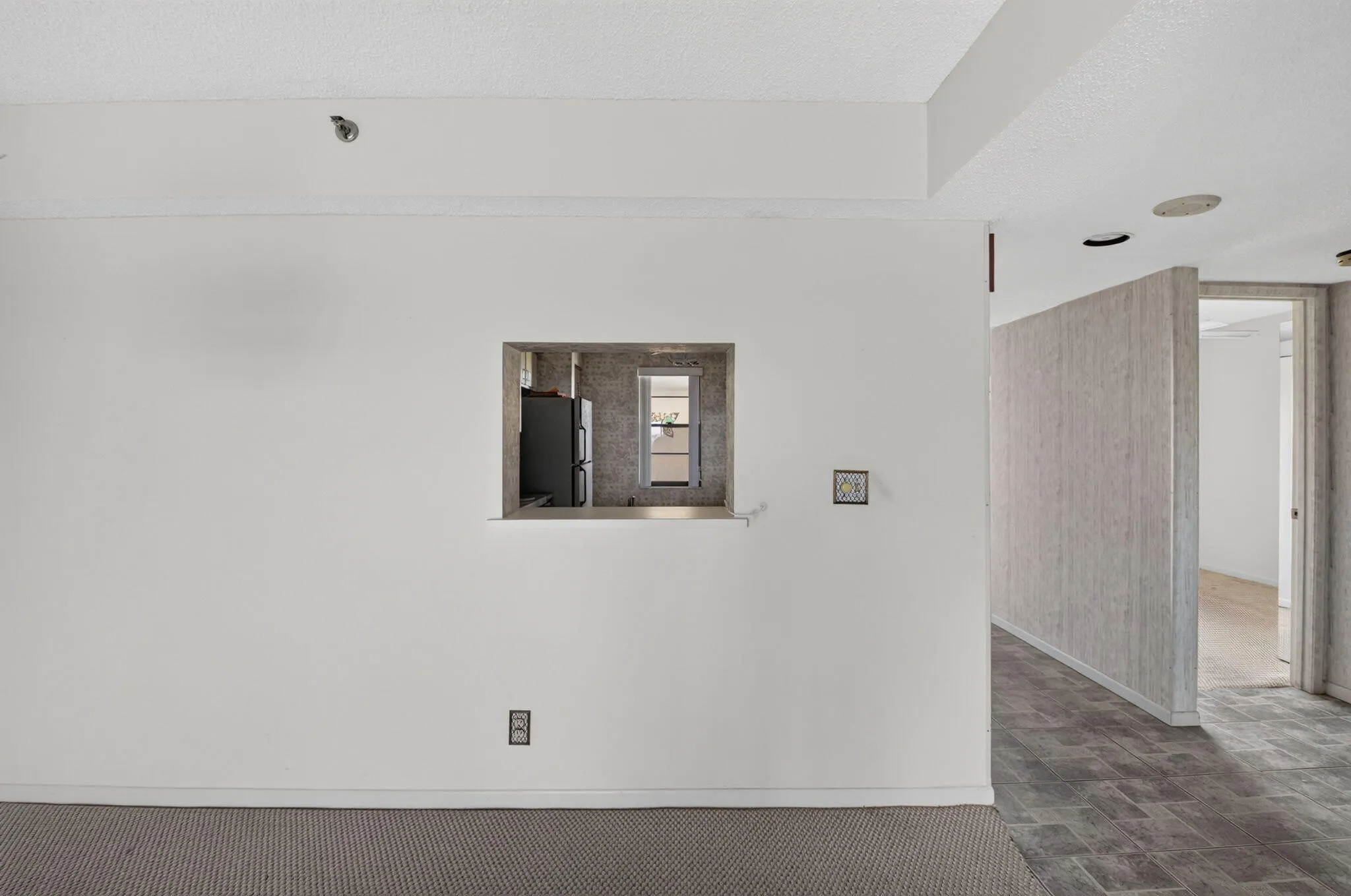7260 KINGHURST Drive #404