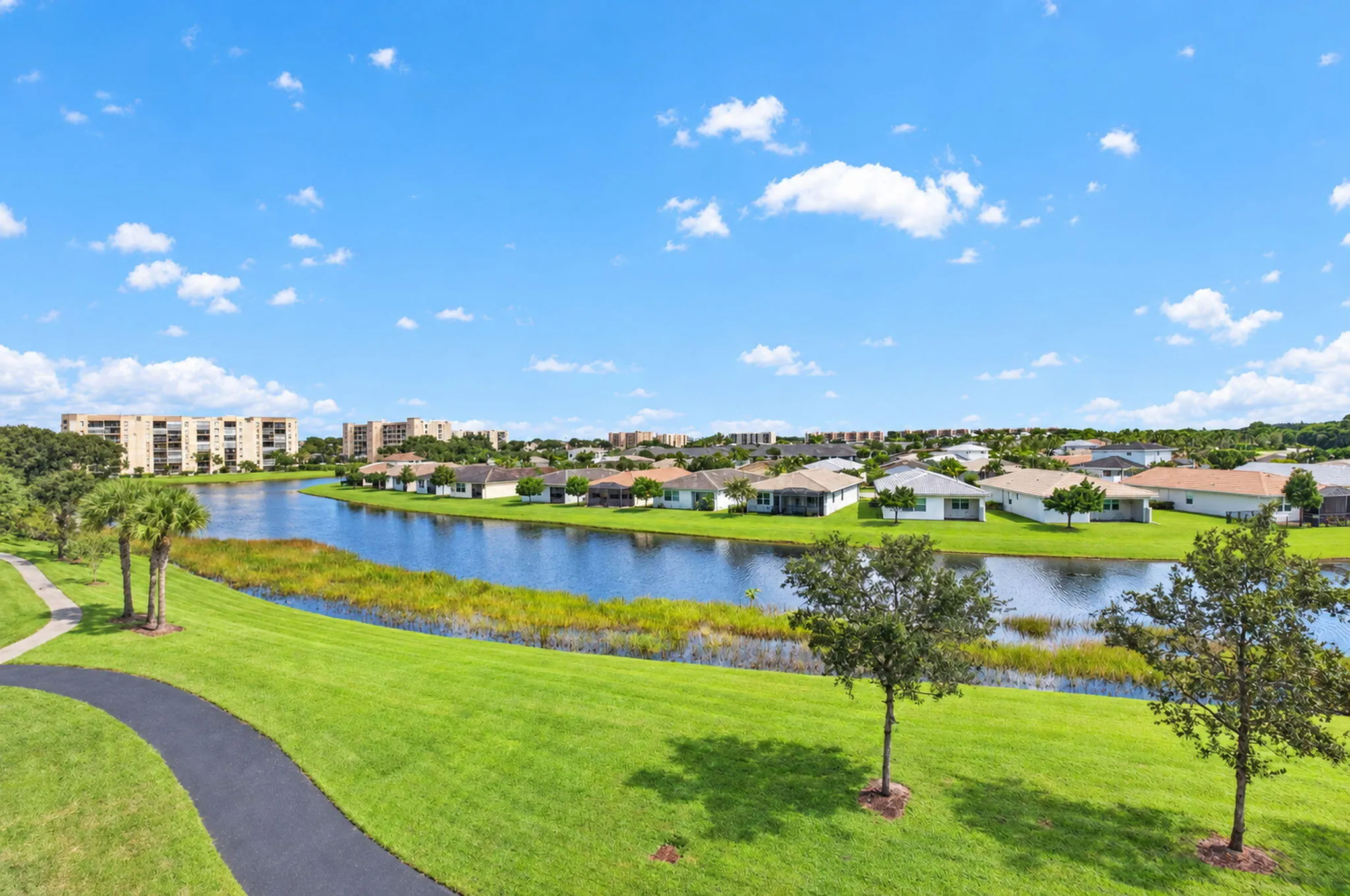 7260 KINGHURST Drive #404
