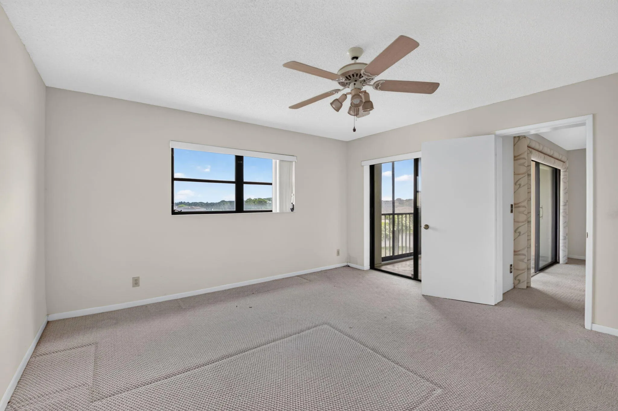 7260 KINGHURST Drive #404