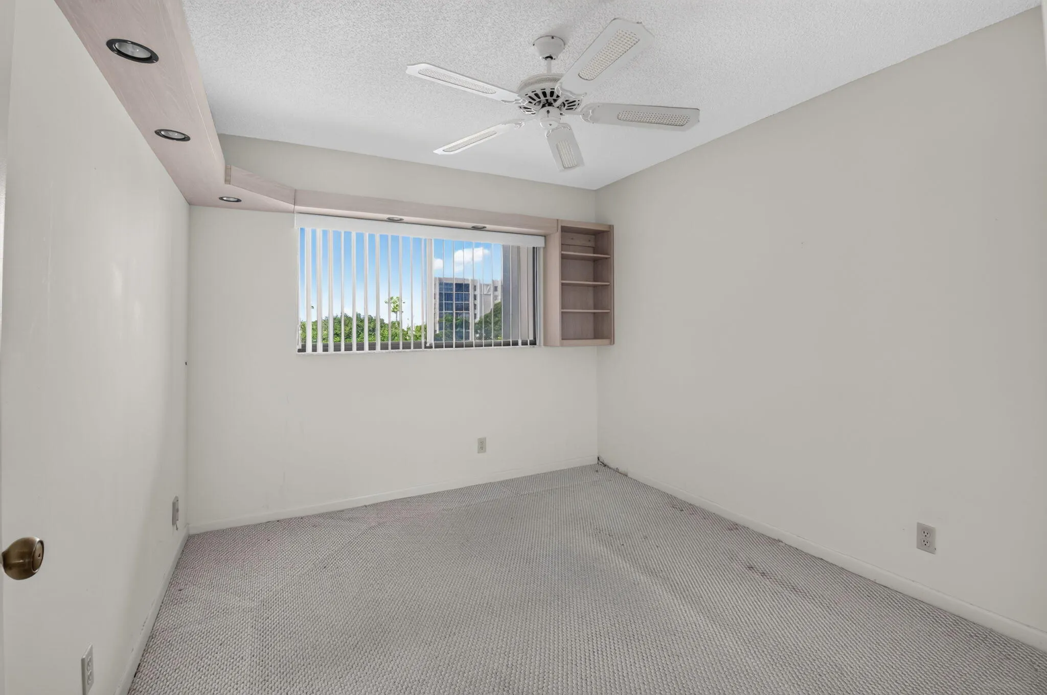 7260 KINGHURST Drive #404