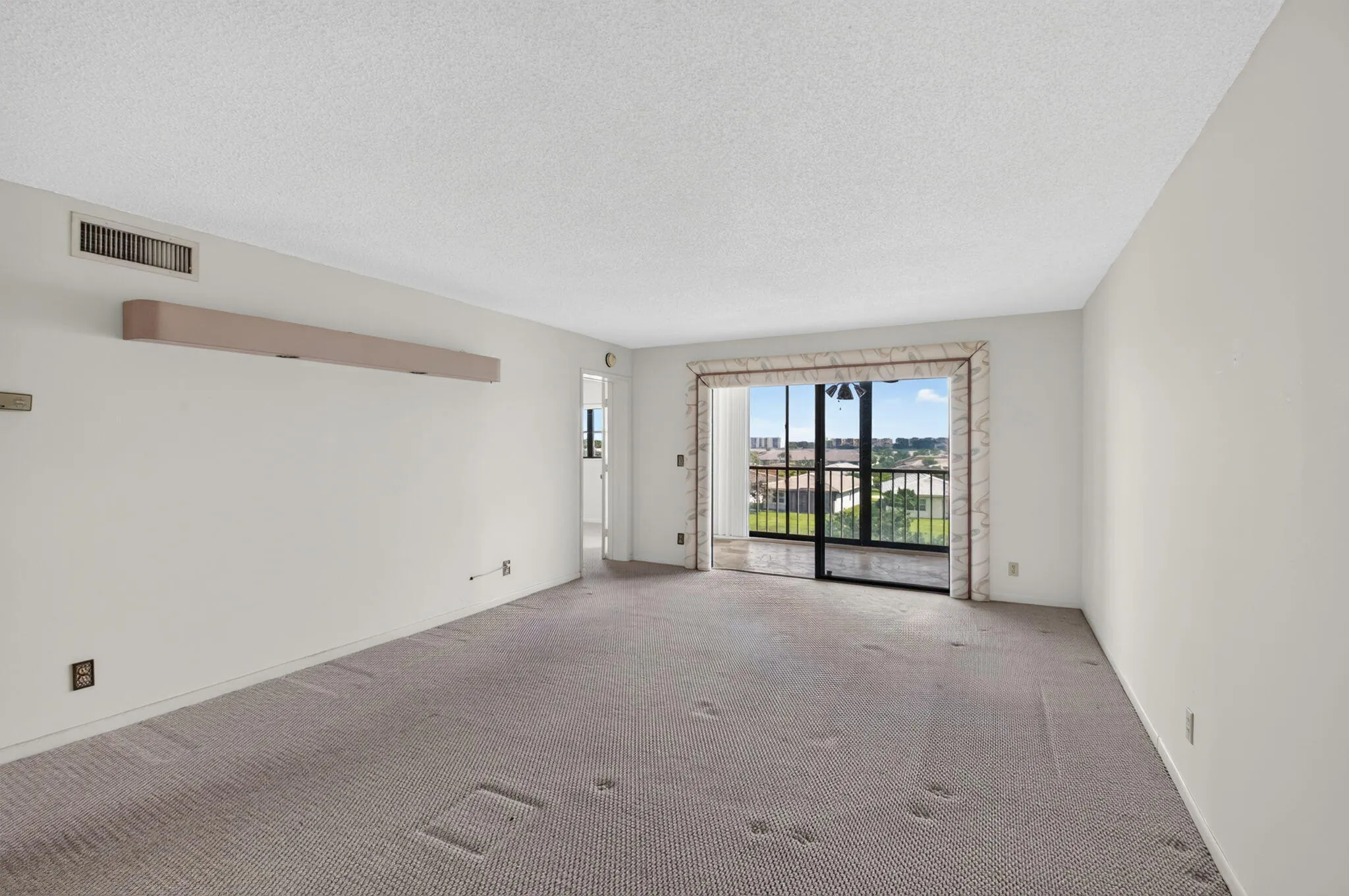 7260 KINGHURST Drive #404