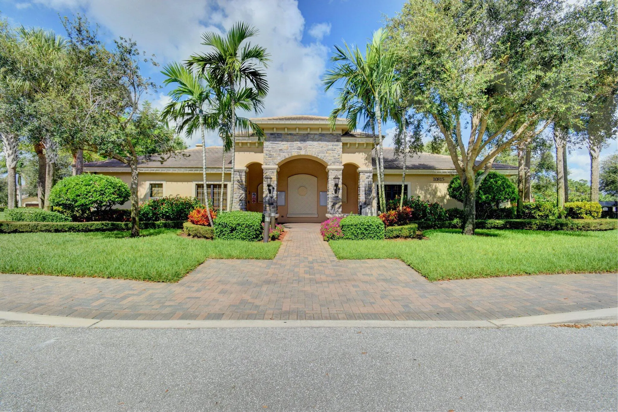 10947 BITTERNUT HICKORY Lane
