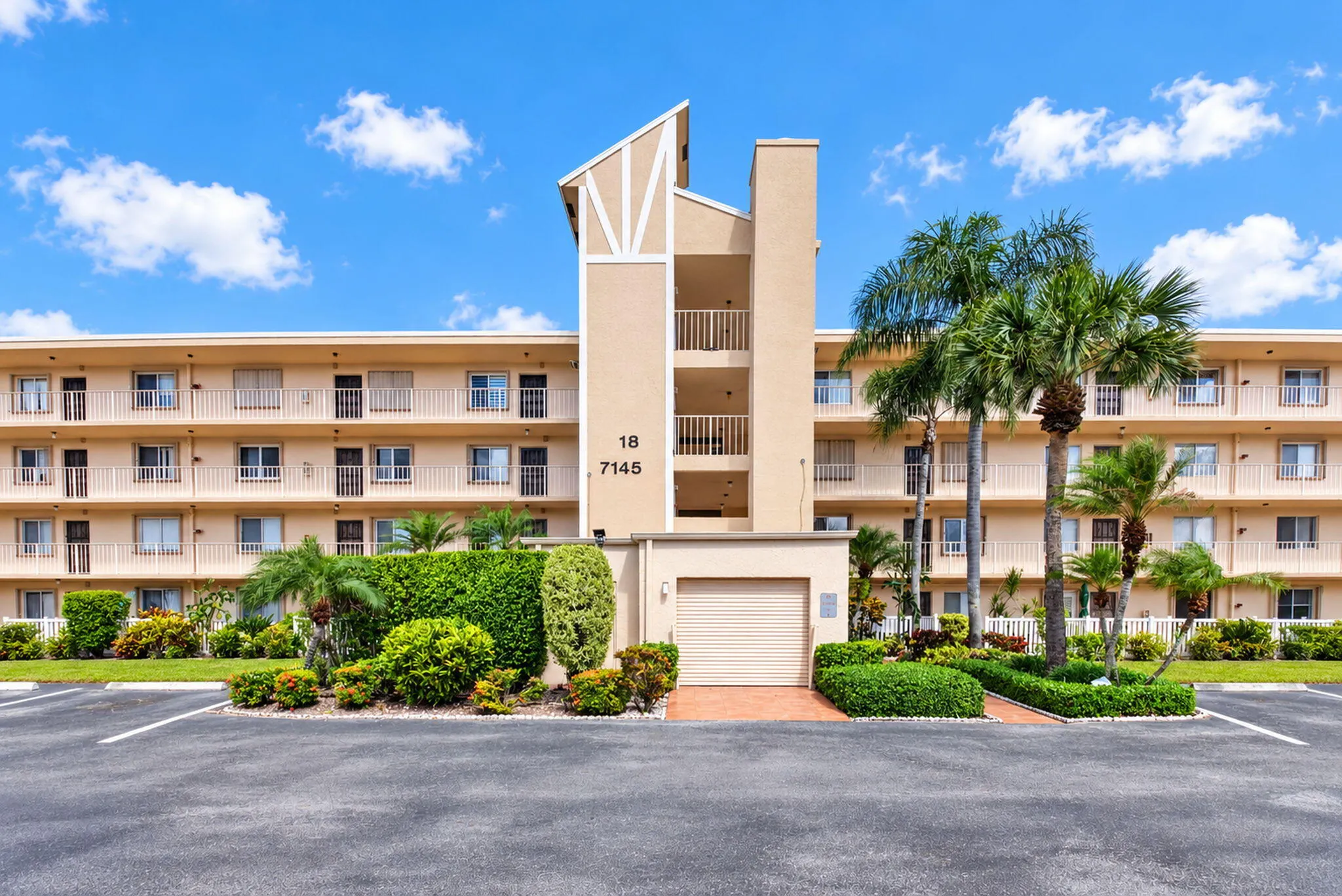 7145 HUNTINGTON Lane #408