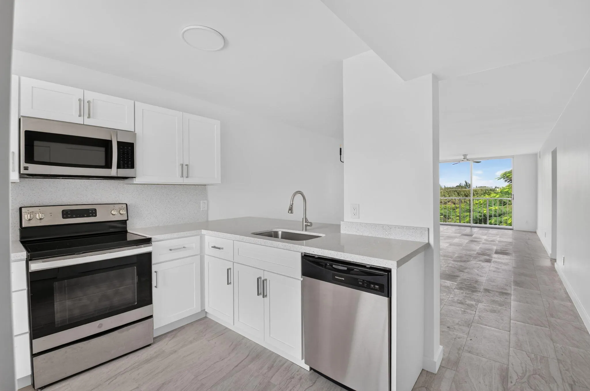 7145 HUNTINGTON Lane #408