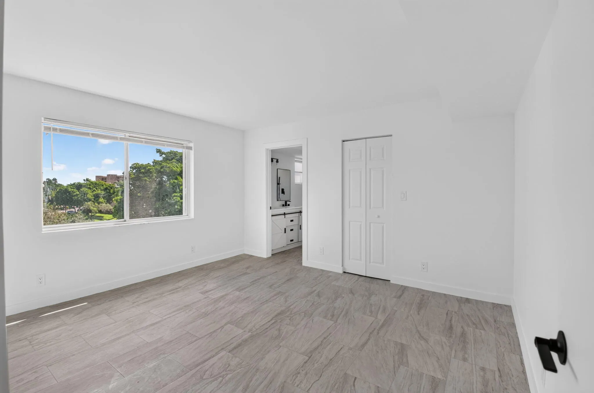 7145 HUNTINGTON Lane #408
