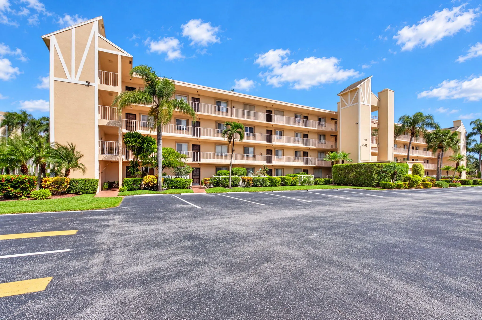 7145 HUNTINGTON Lane #408