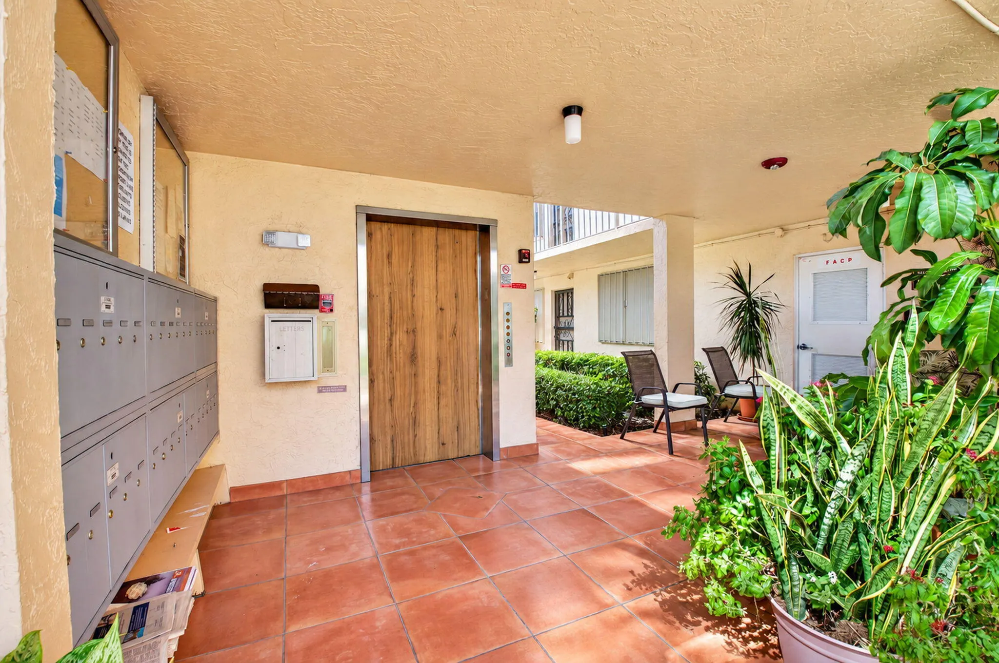 7145 HUNTINGTON Lane #408