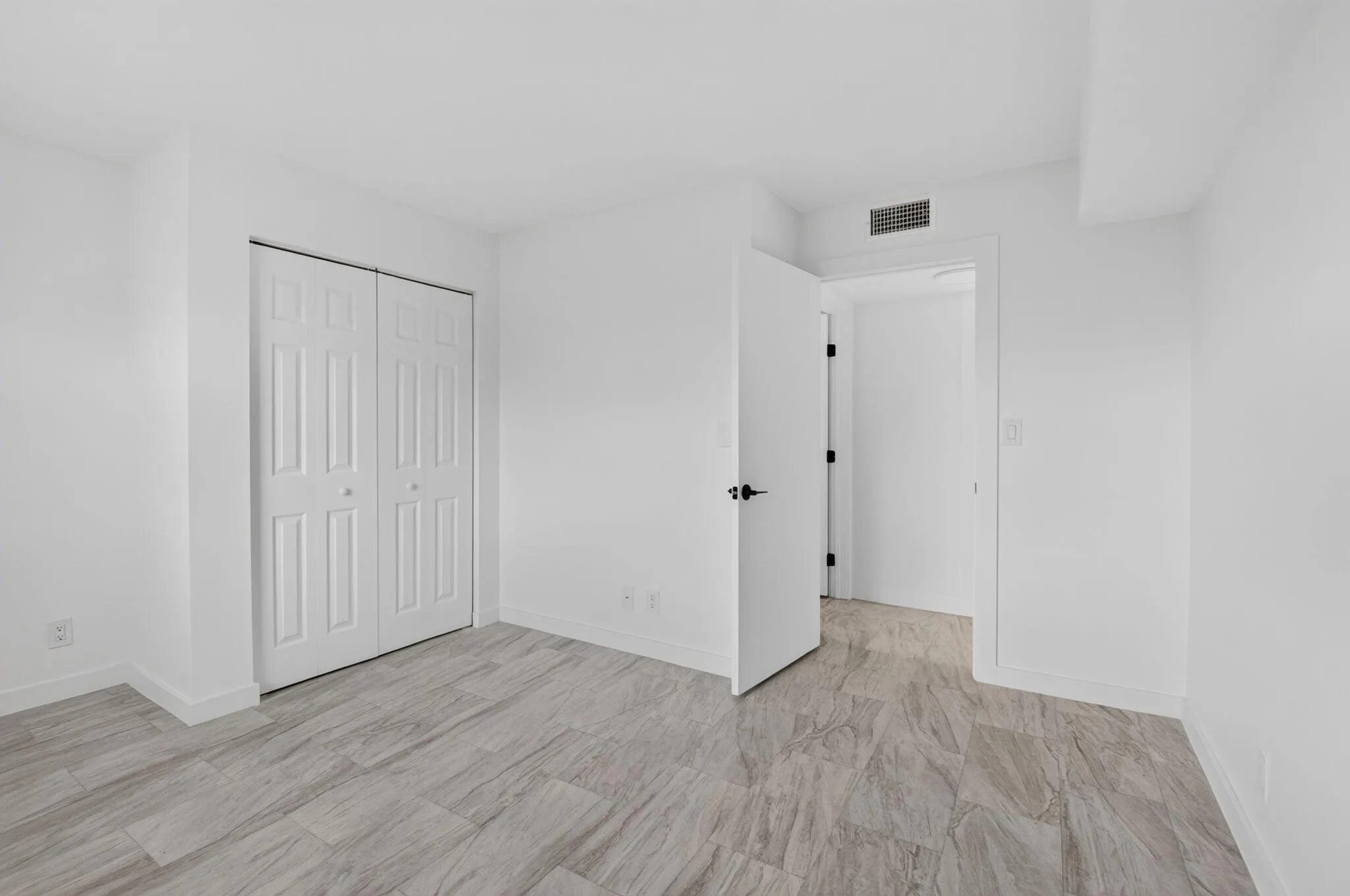 7145 HUNTINGTON Lane #408