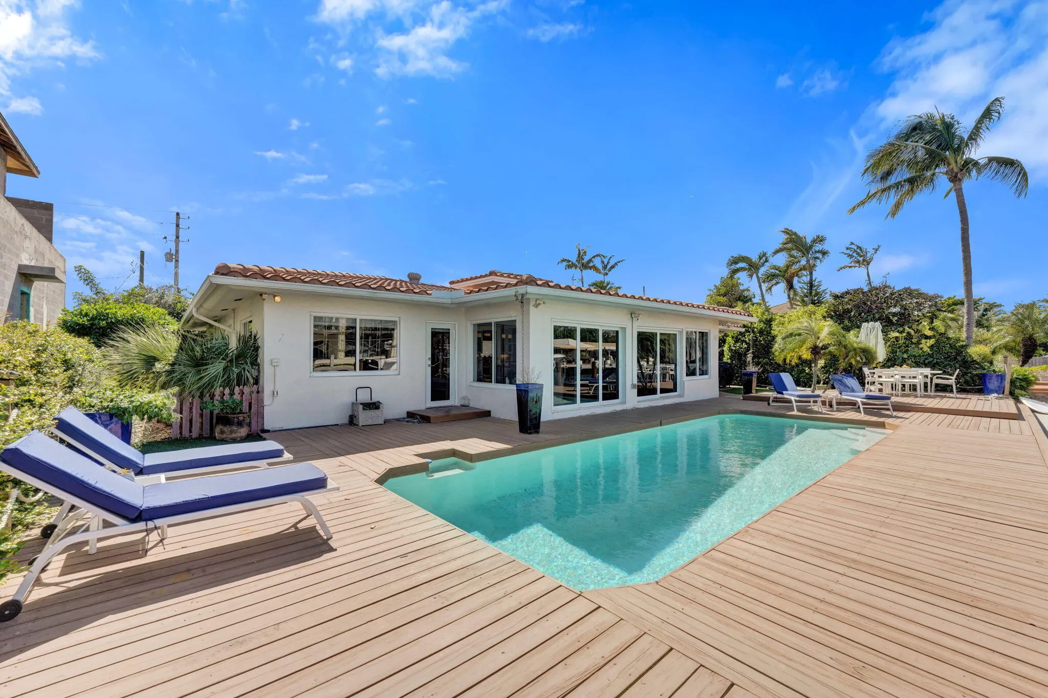 2225 NE 15TH Court