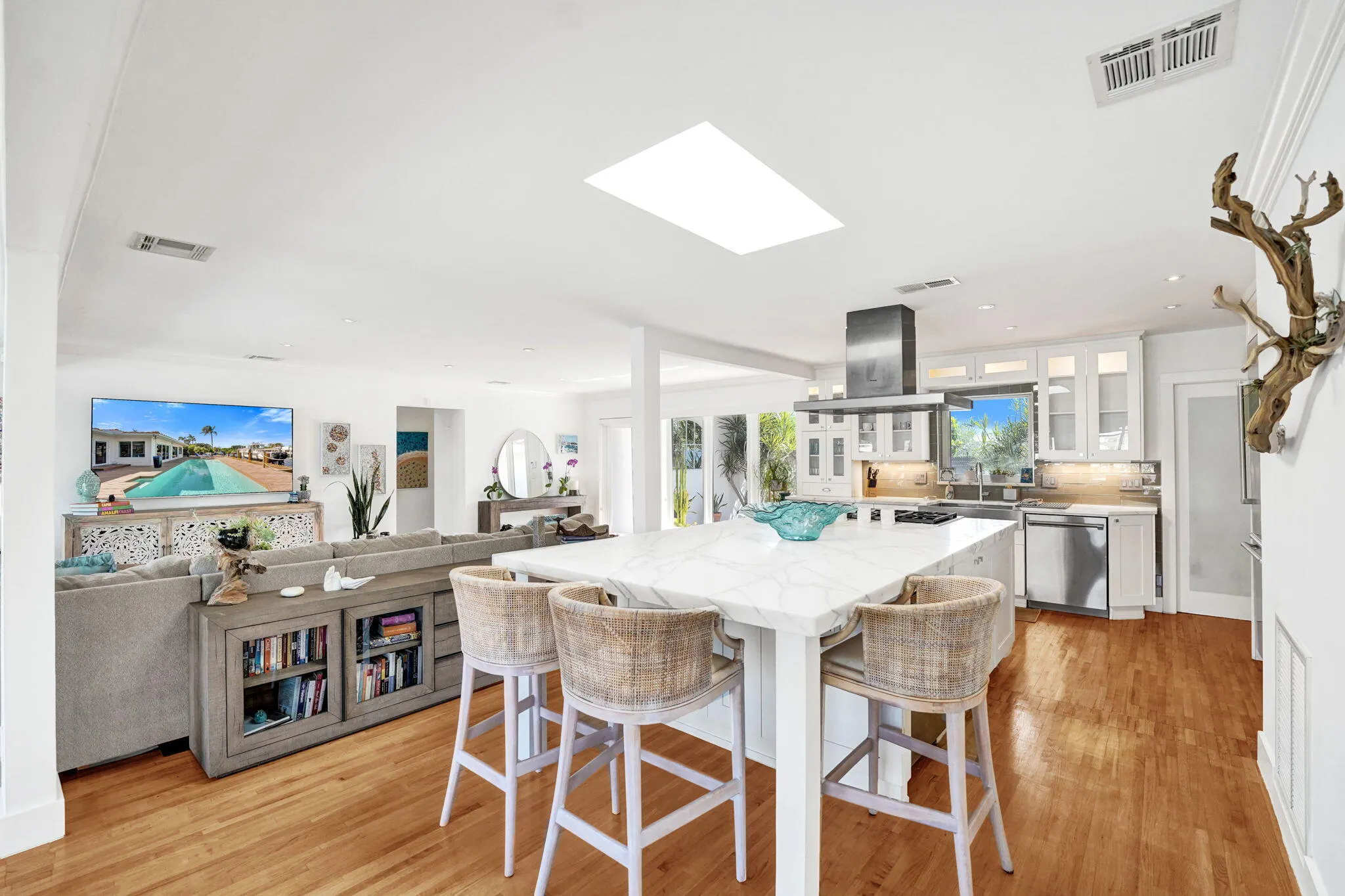 2225 NE 15TH Court
