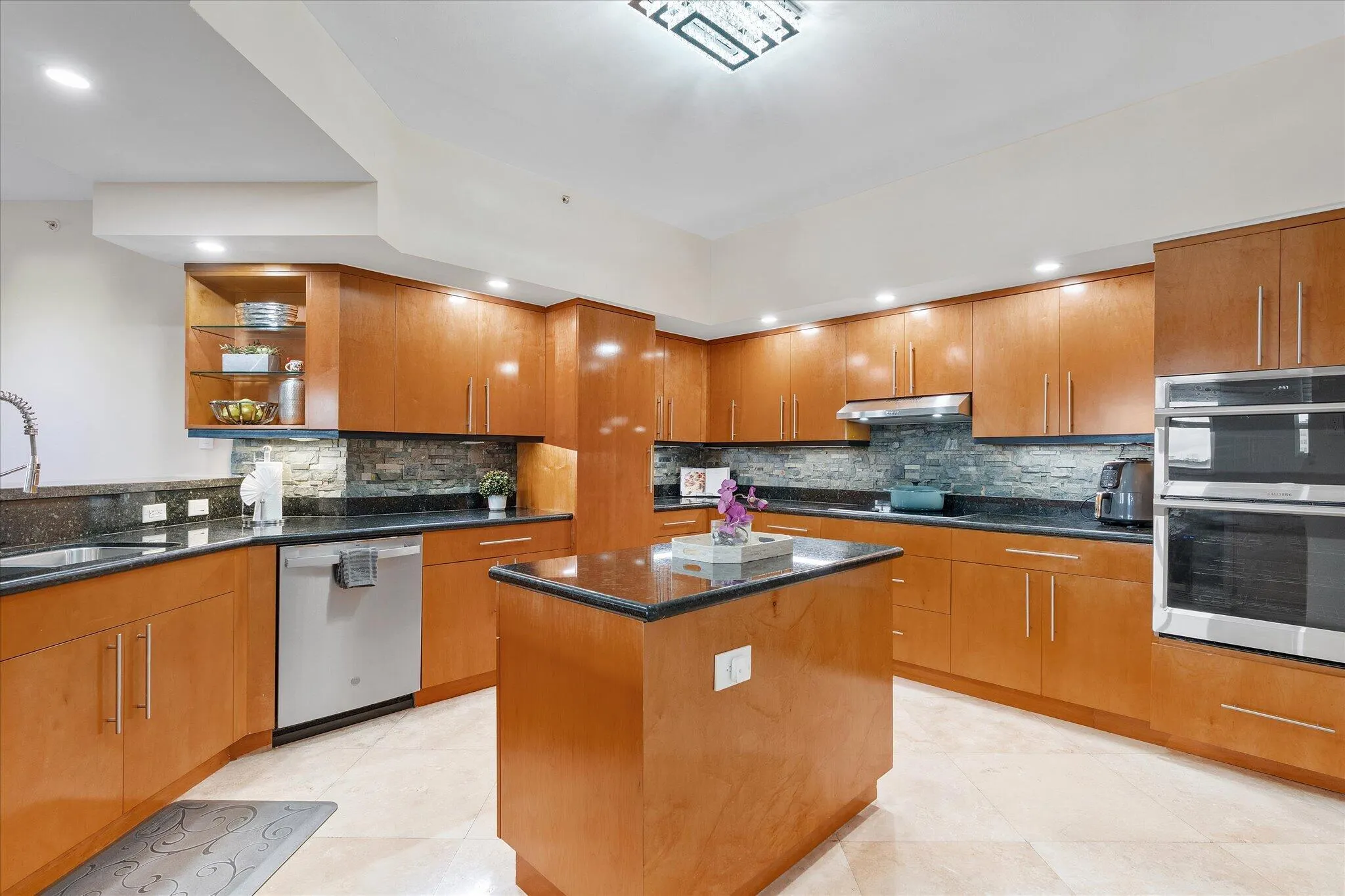 615 BAYSHORE Drive #603