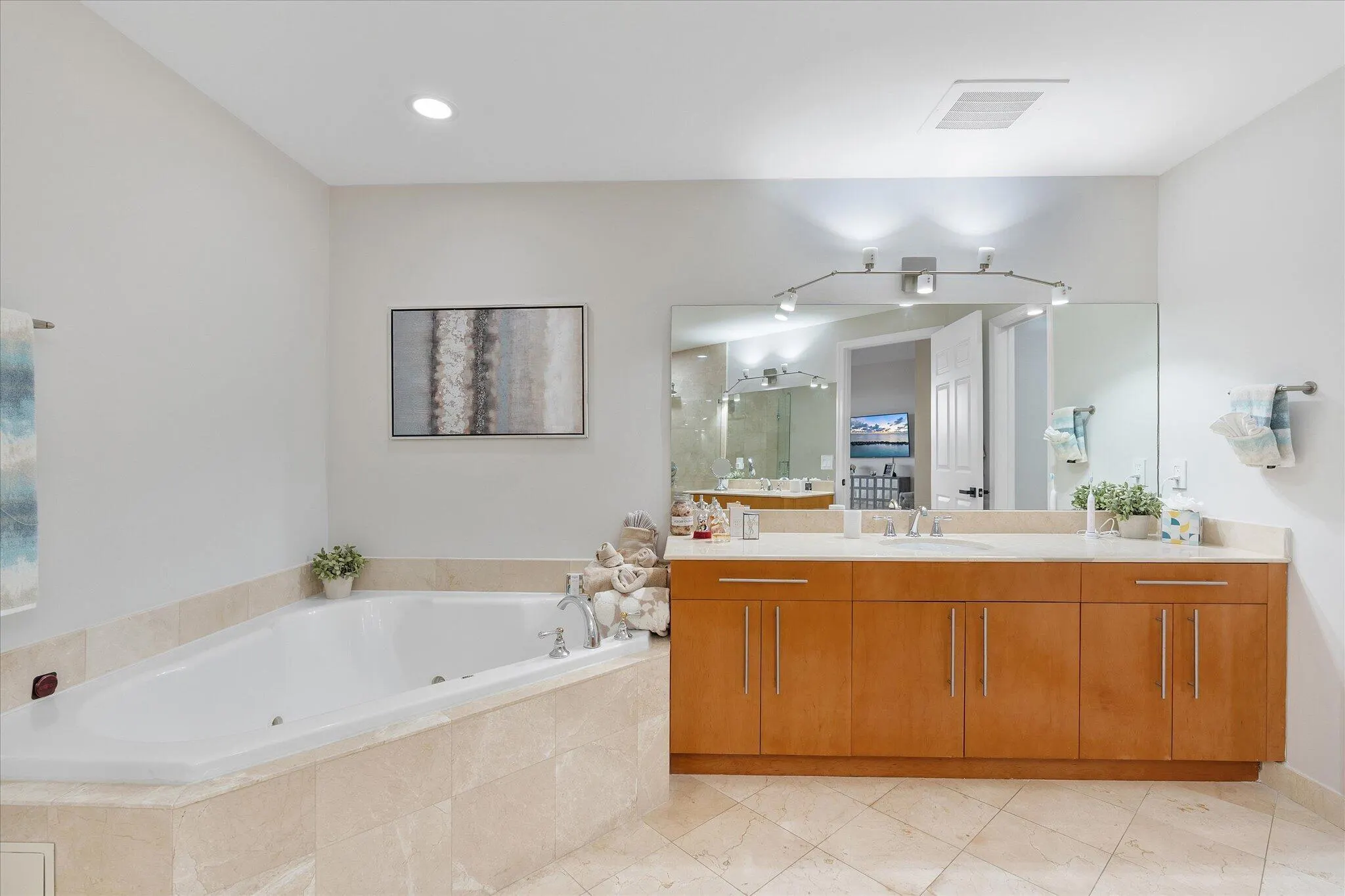 615 BAYSHORE Drive #603