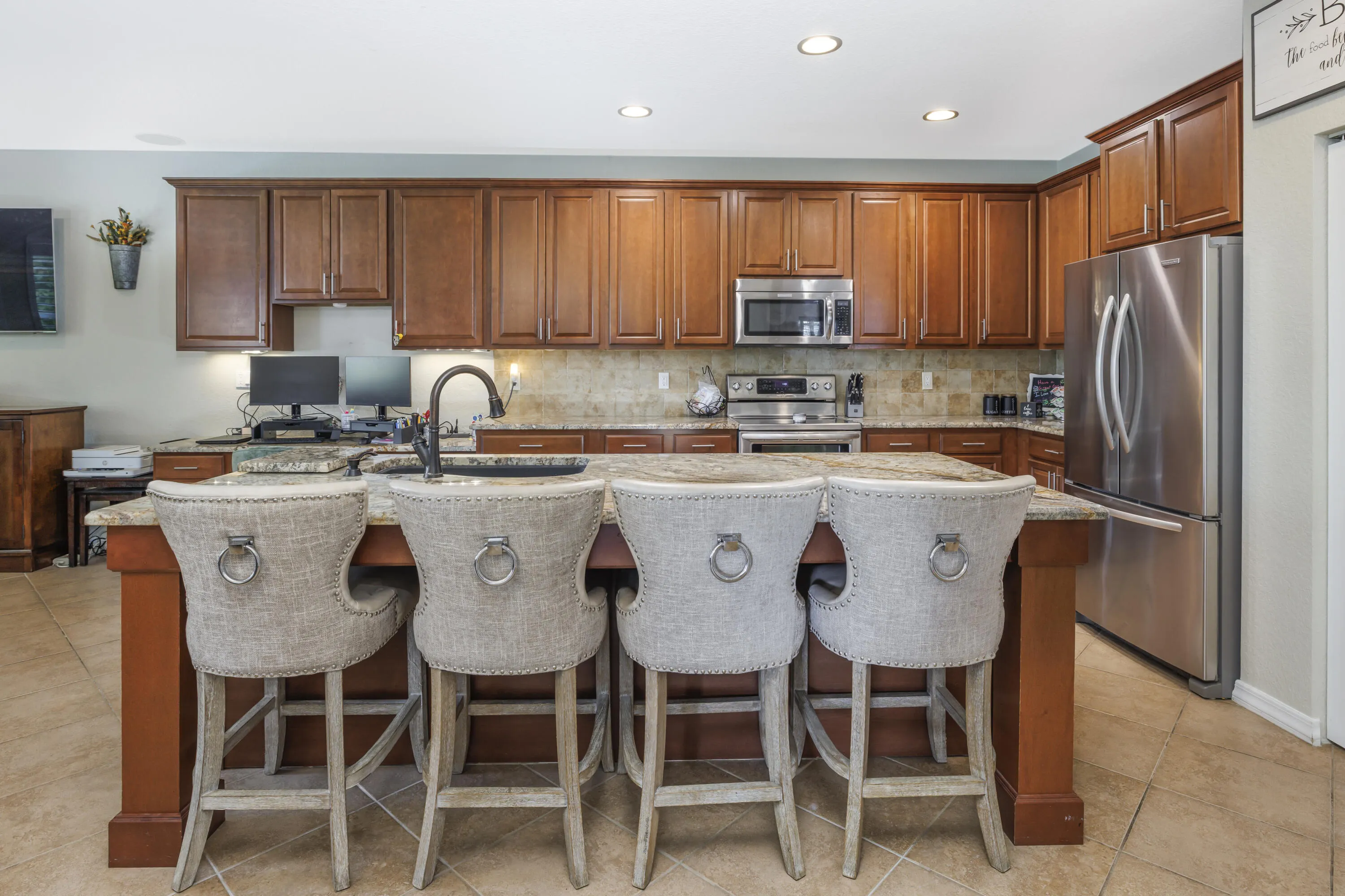 840 SW SUN Circle
